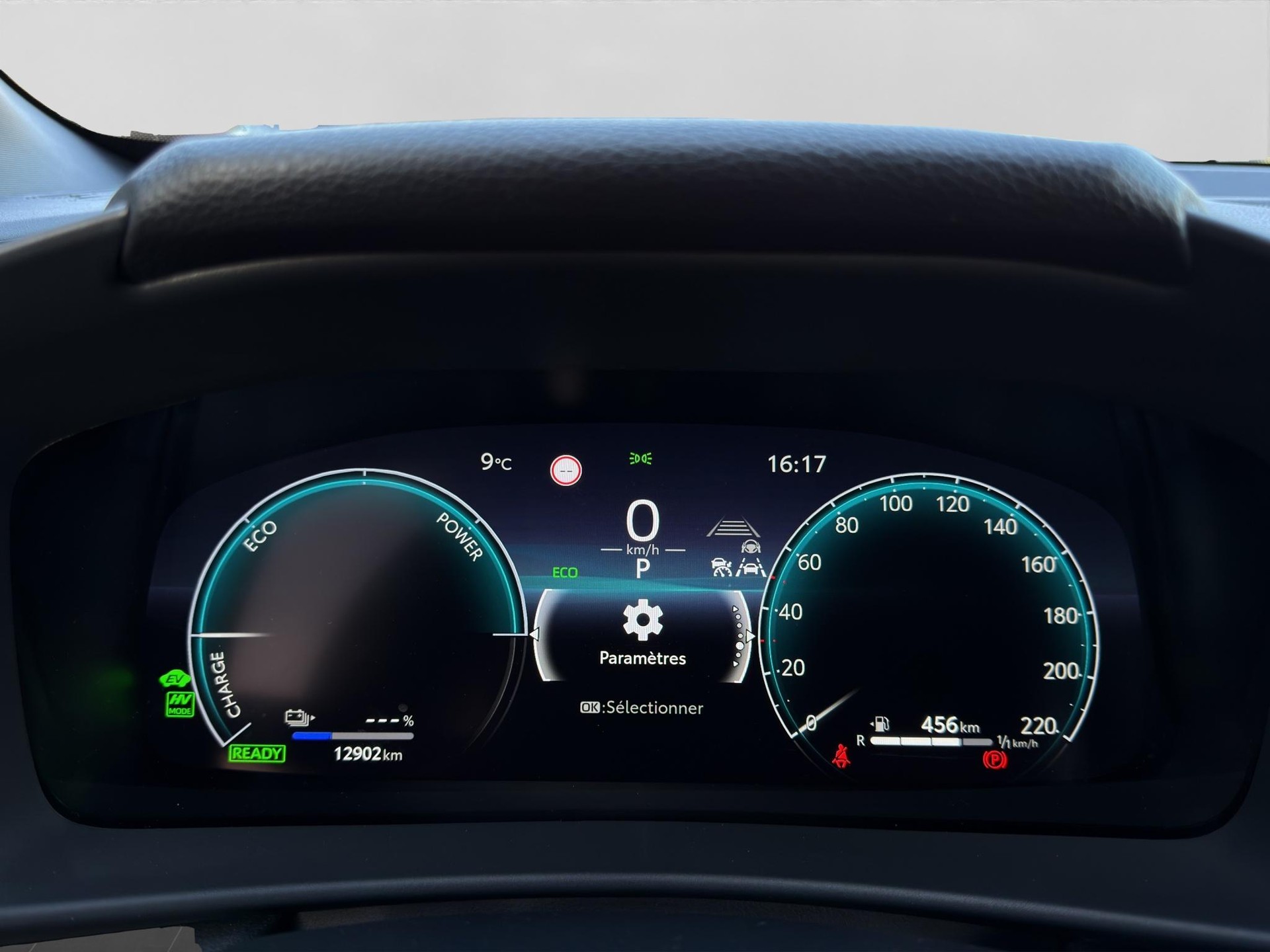 TOYOTA C-HR 2.0 PHEV Swiss Edition-image-3
