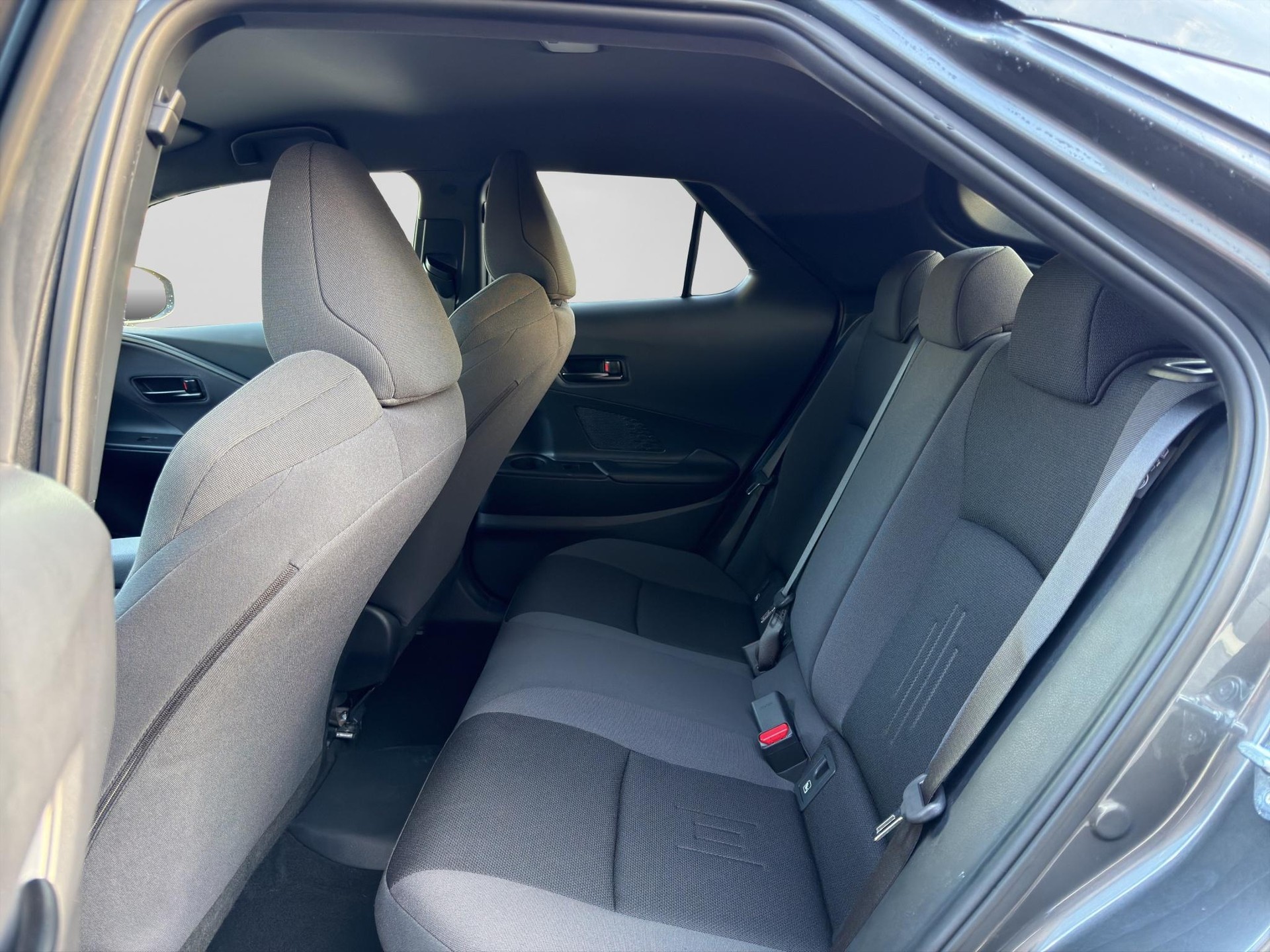TOYOTA C-HR 2.0 PHEV Swiss Edition-image-6