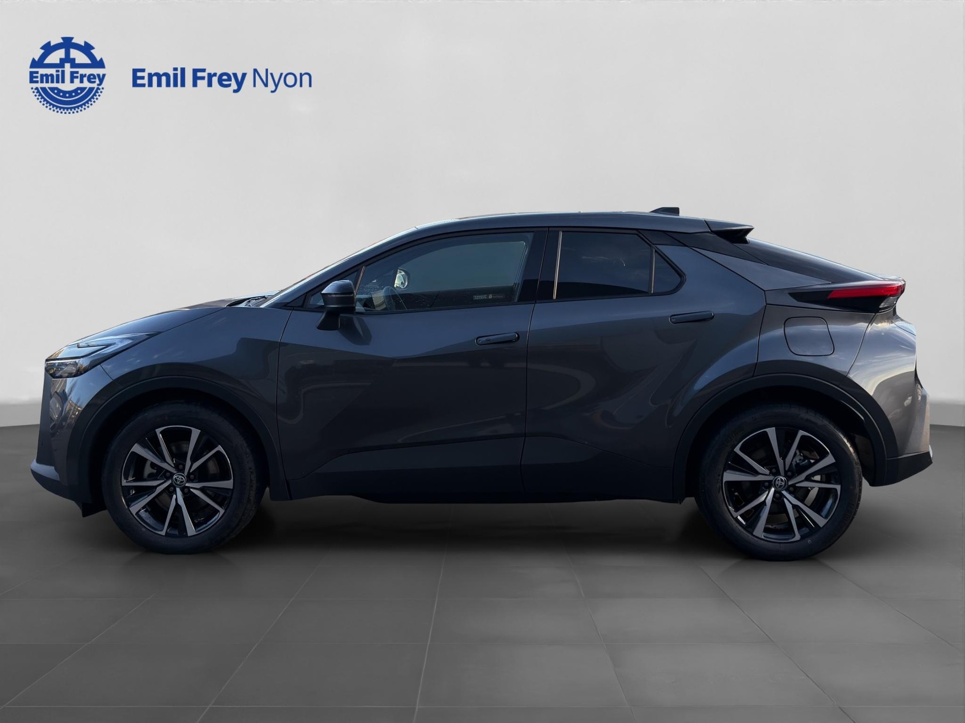 TOYOTA C-HR 2.0 PHEV Swiss Edition-image-2