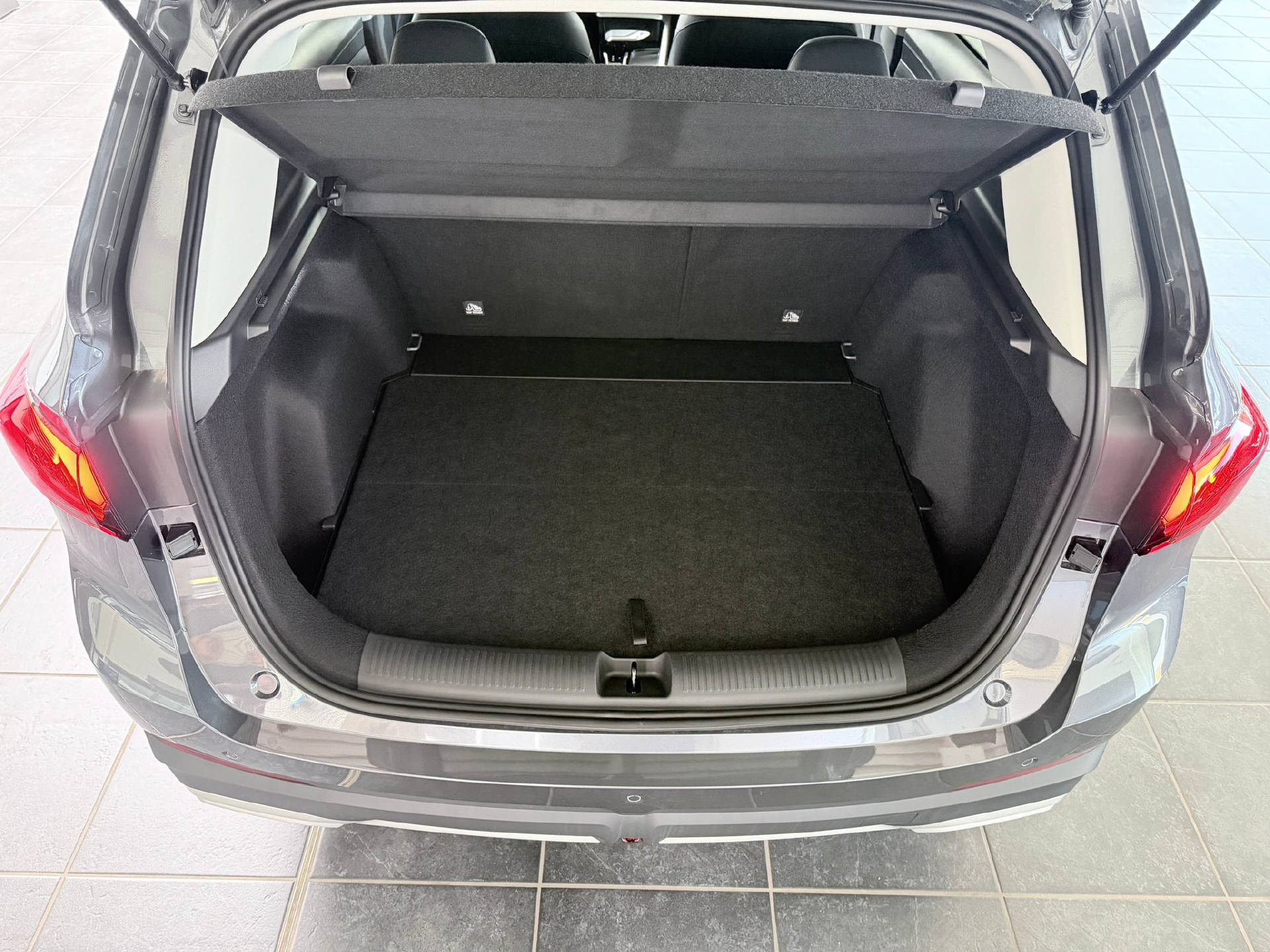 MG ZS 1.5 Hybrid+ Luxury-image-8