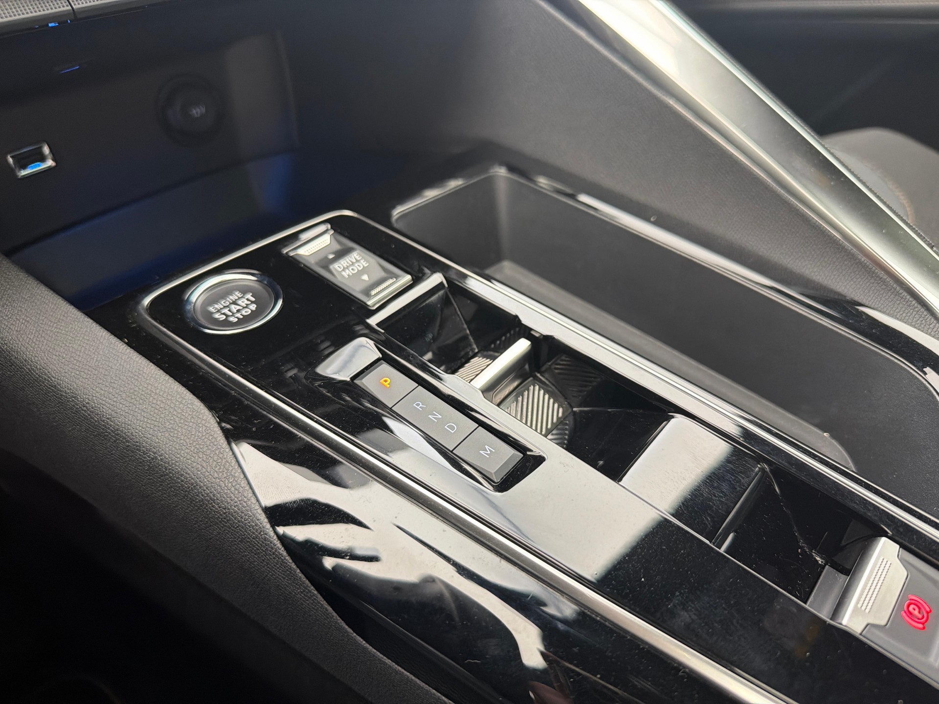 PEUGEOT 3008 1.2 Hybrid GT-image-18