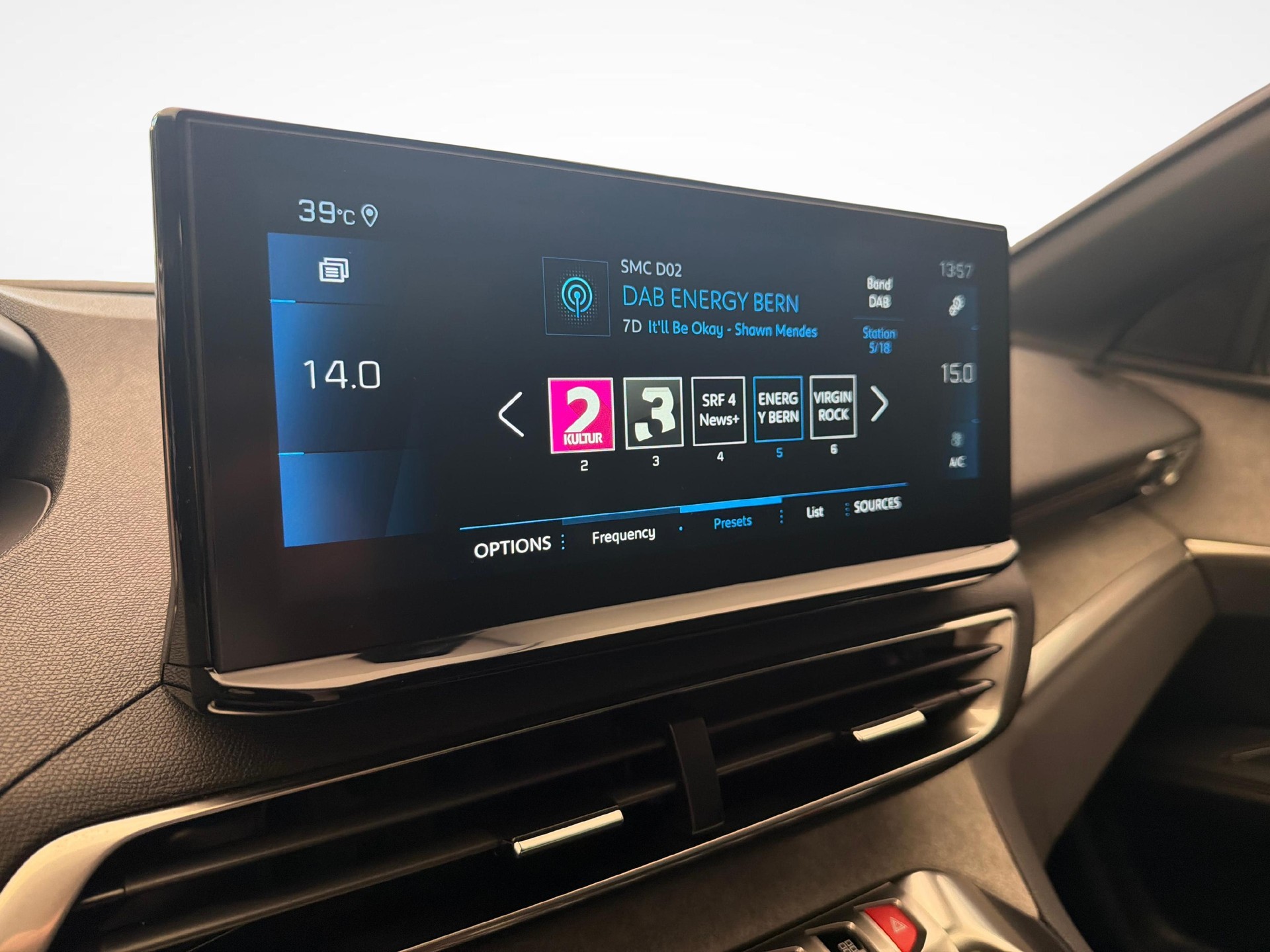 PEUGEOT 3008 1.2 Hybrid GT-image-14