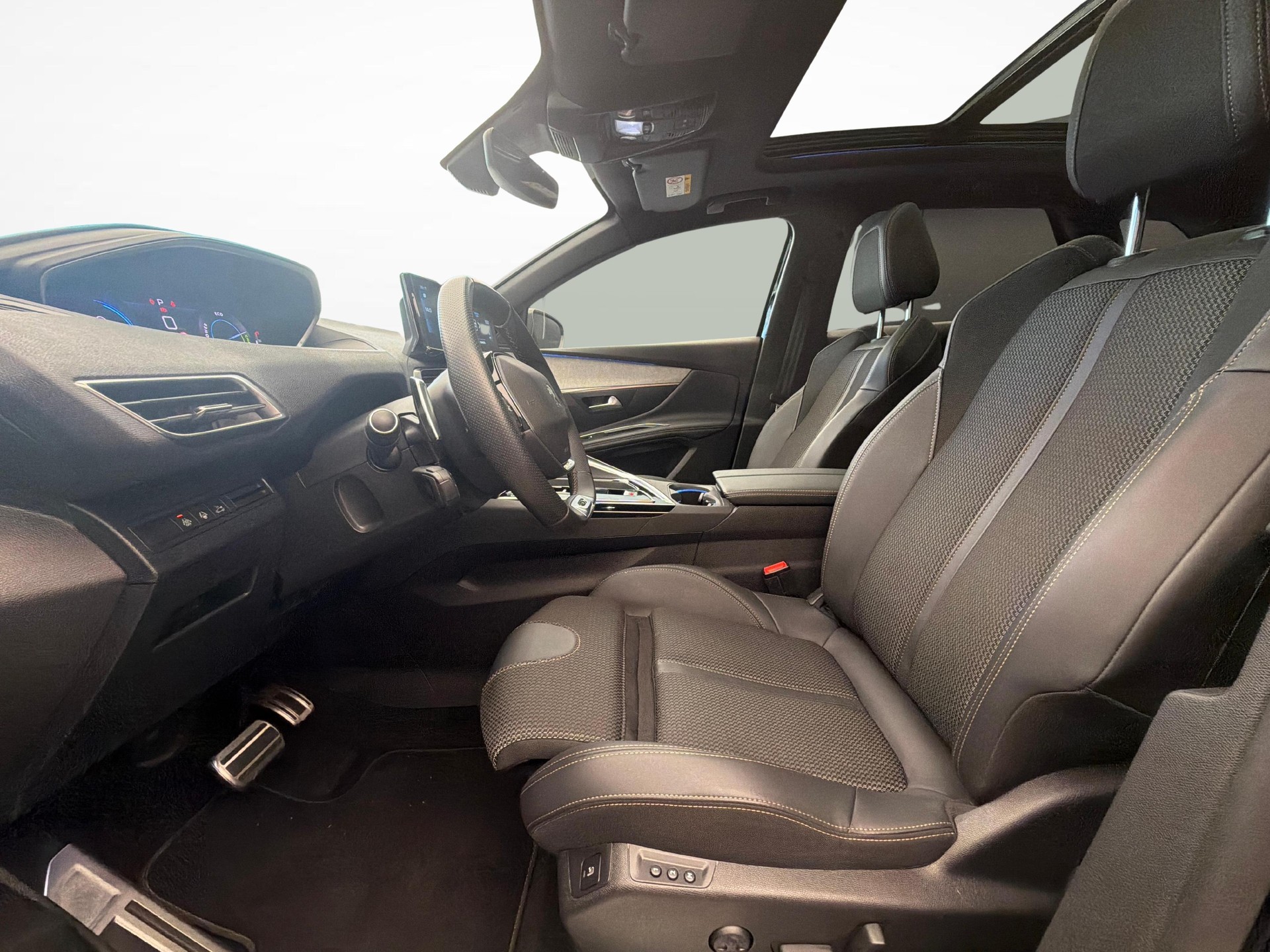 PEUGEOT 3008 1.2 Hybrid GT-image-9