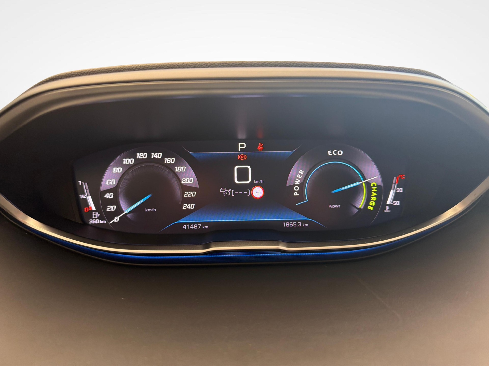 PEUGEOT 3008 1.2 Hybrid GT-image-13
