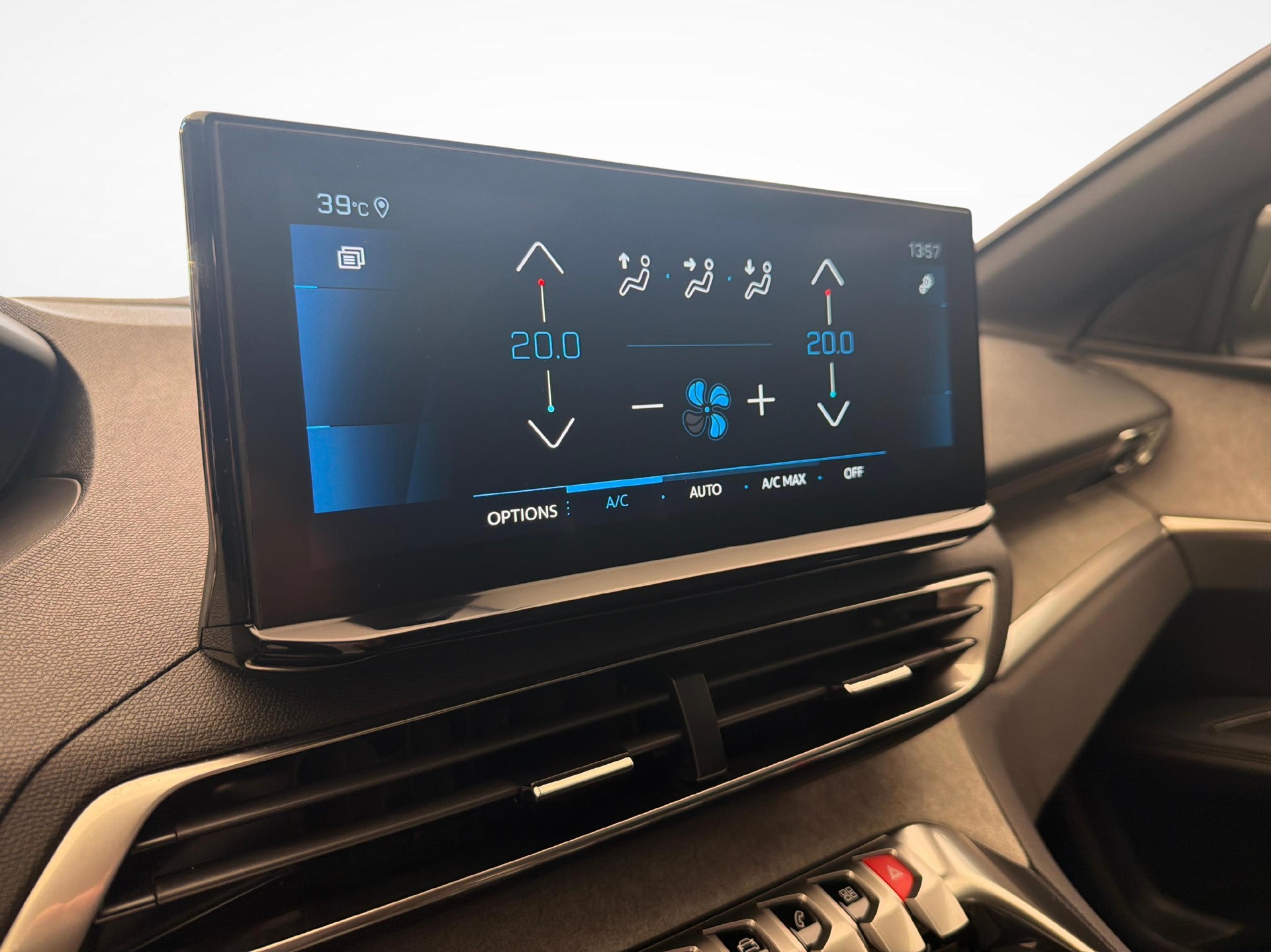 PEUGEOT 3008 1.2 Hybrid GT-image-15