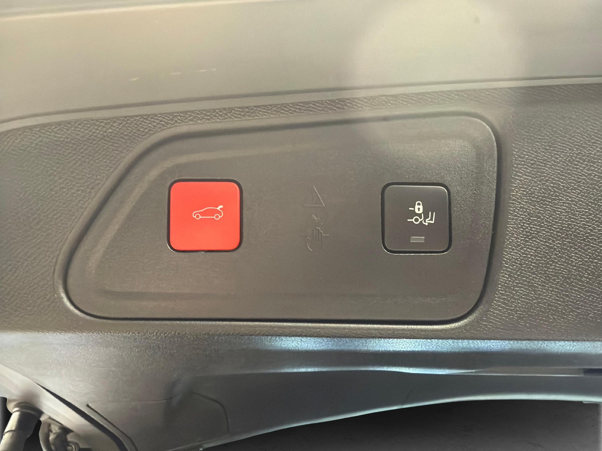 PEUGEOT 3008 1.2 Hybrid GT-image-12