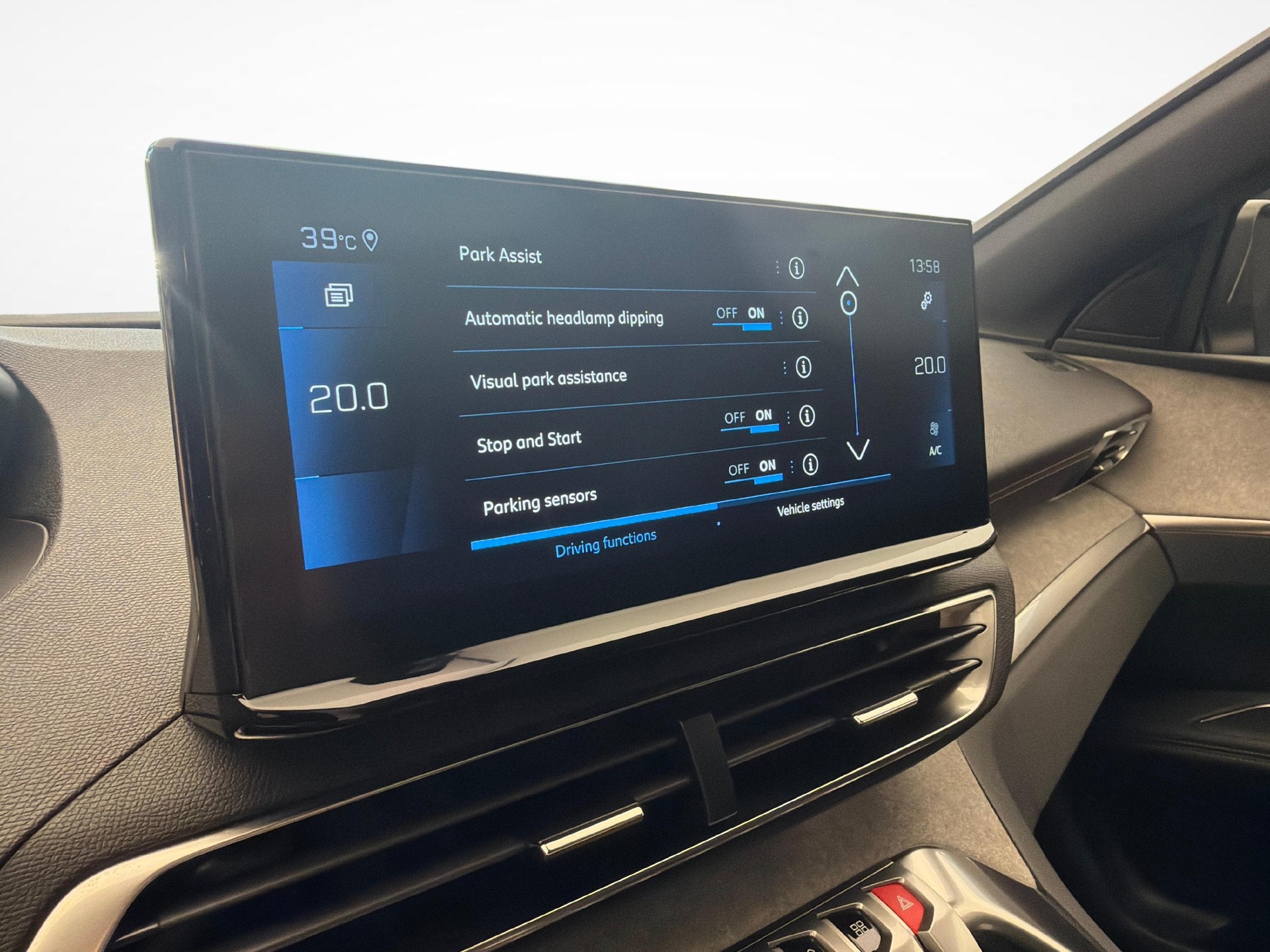 PEUGEOT 3008 1.2 Hybrid GT-image-17