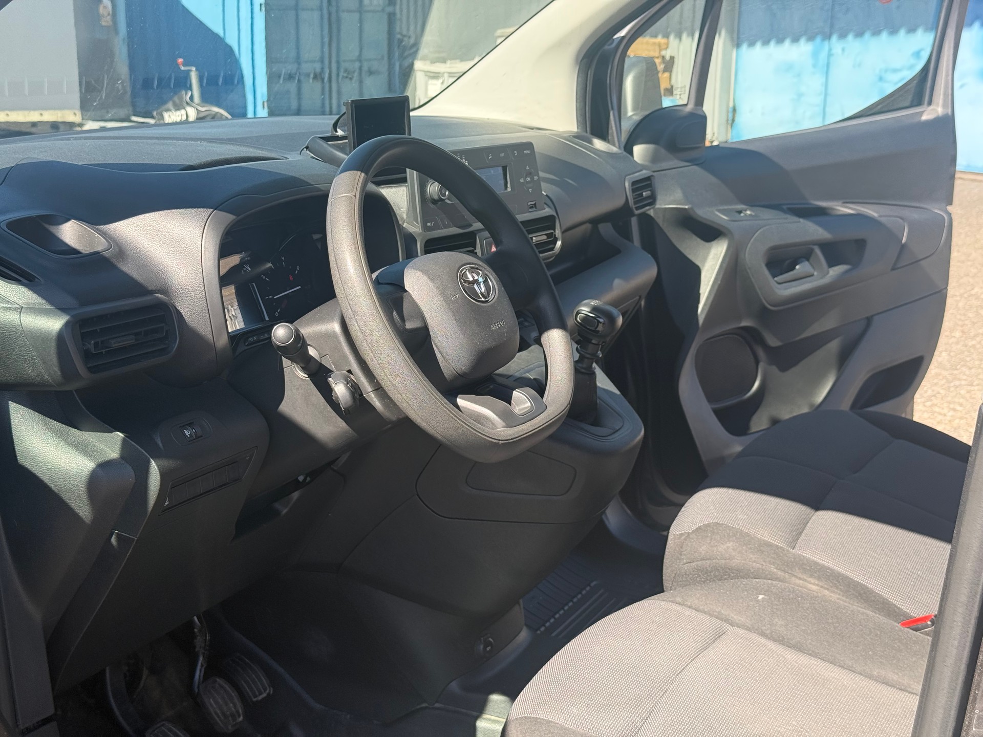 TOYOTA Proace City Van 1.2 Active Medium-image-4
