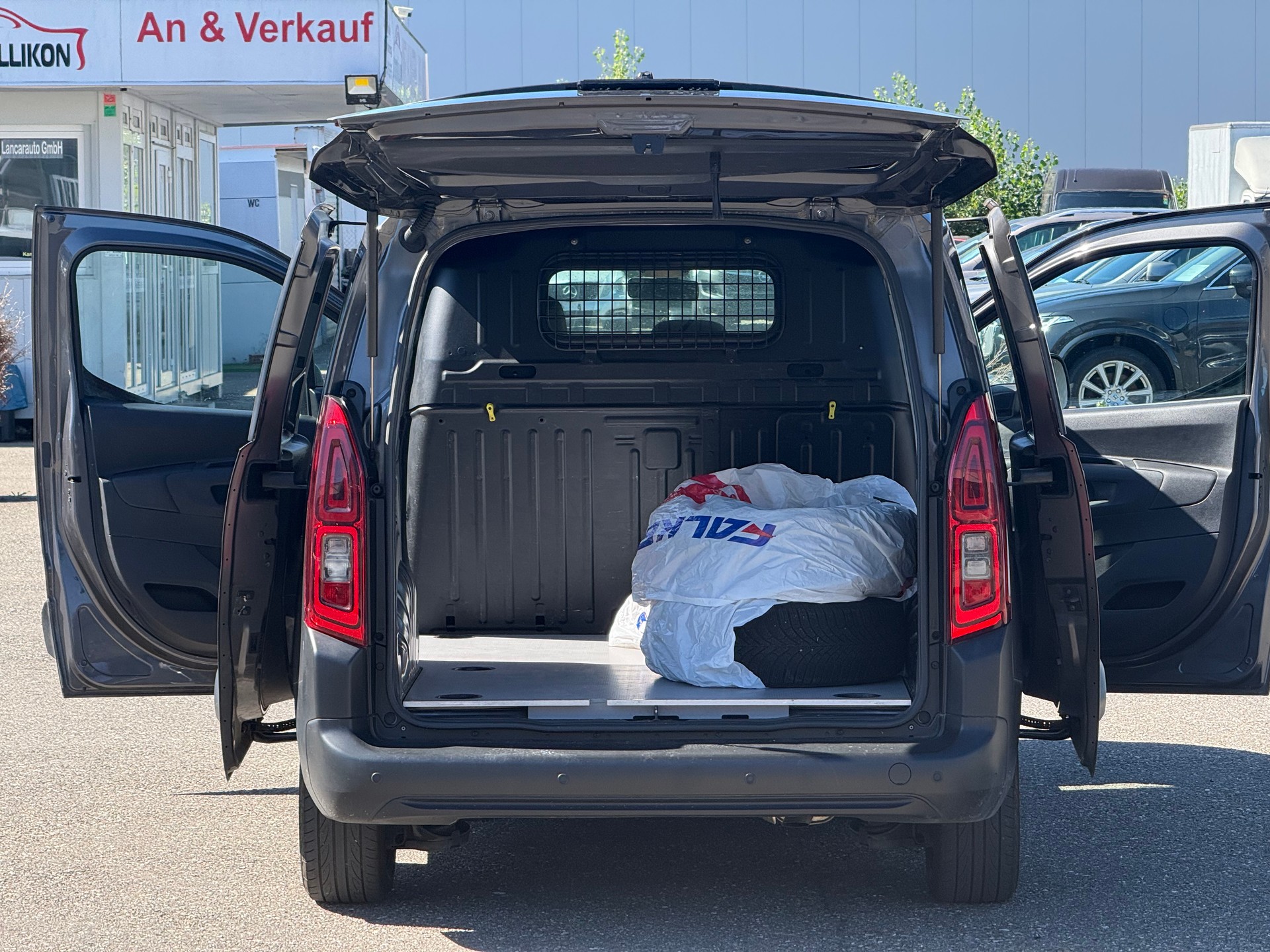 TOYOTA Proace City Van 1.2 Active Medium-image-8