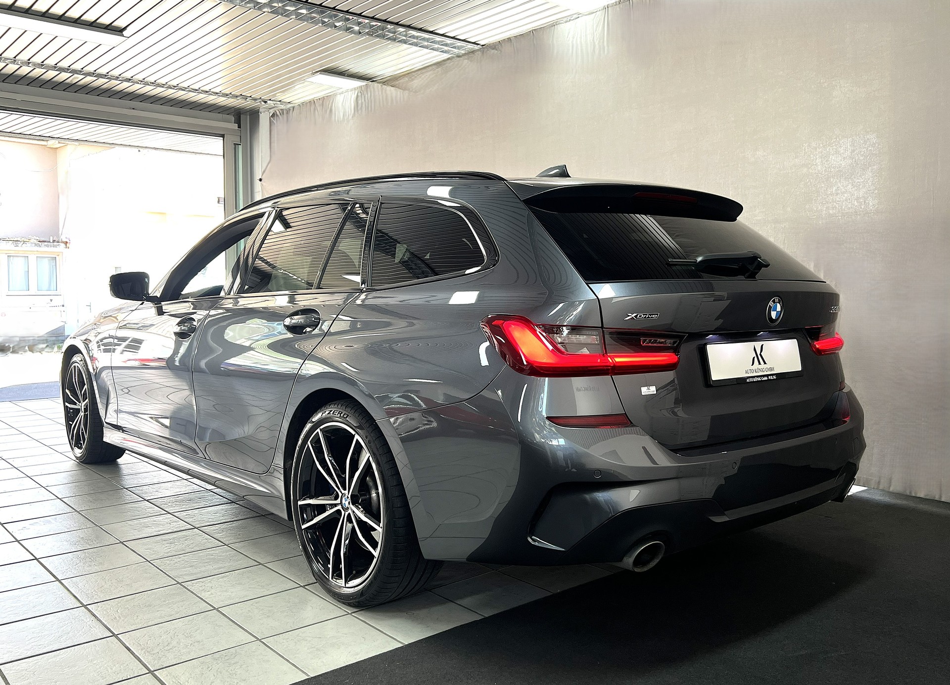 BMW 330d xDrive 48V Touring M Sport Steptronic-image-2