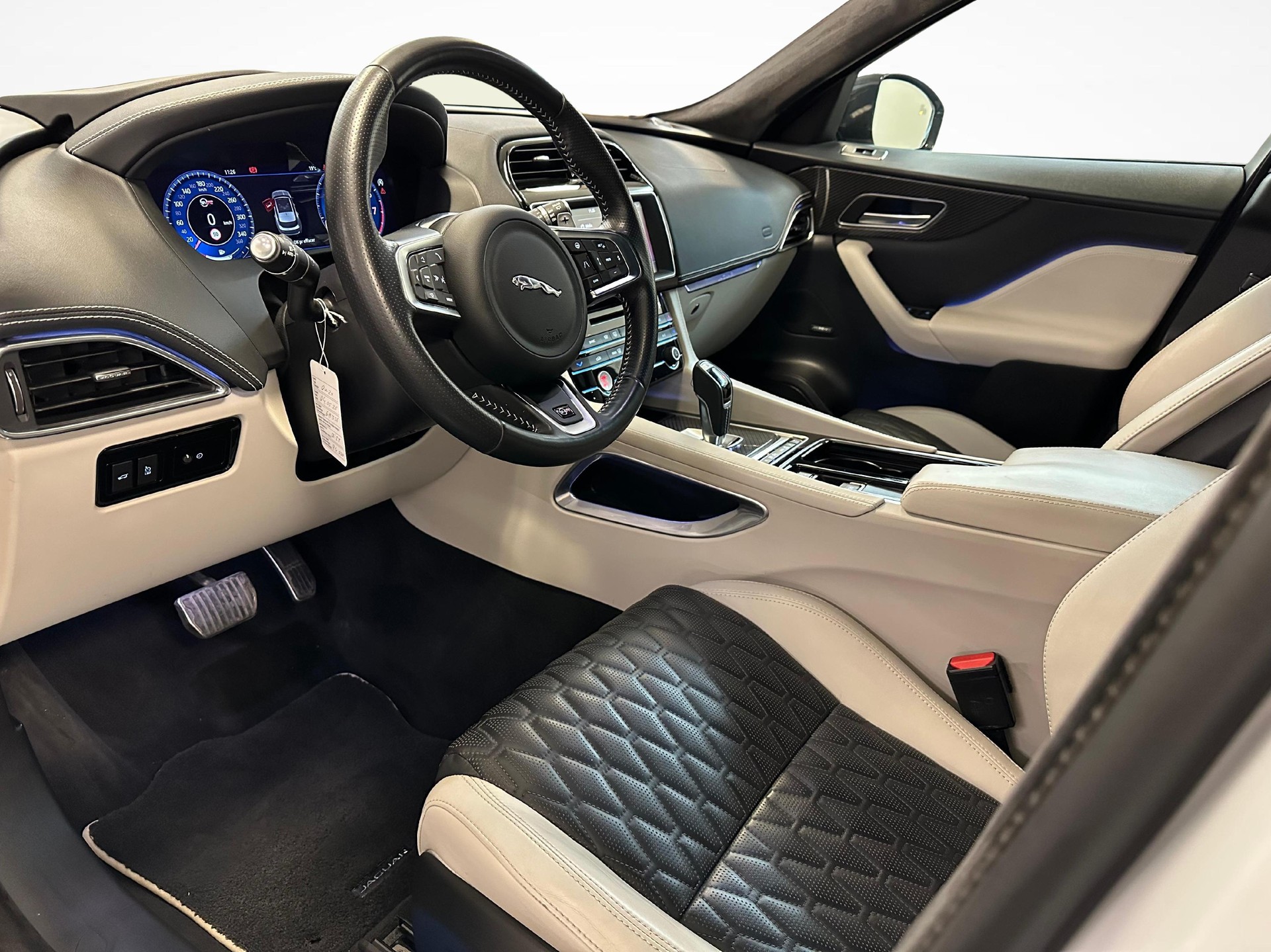 JAGUAR F-Pace 5.0 V8 SVR AWD-image-3