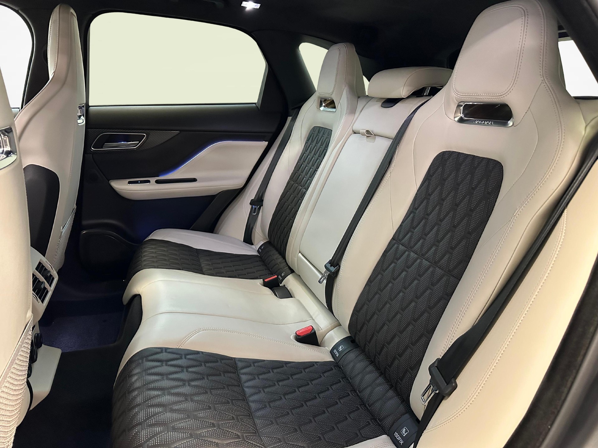JAGUAR F-Pace 5.0 V8 SVR AWD-image-9