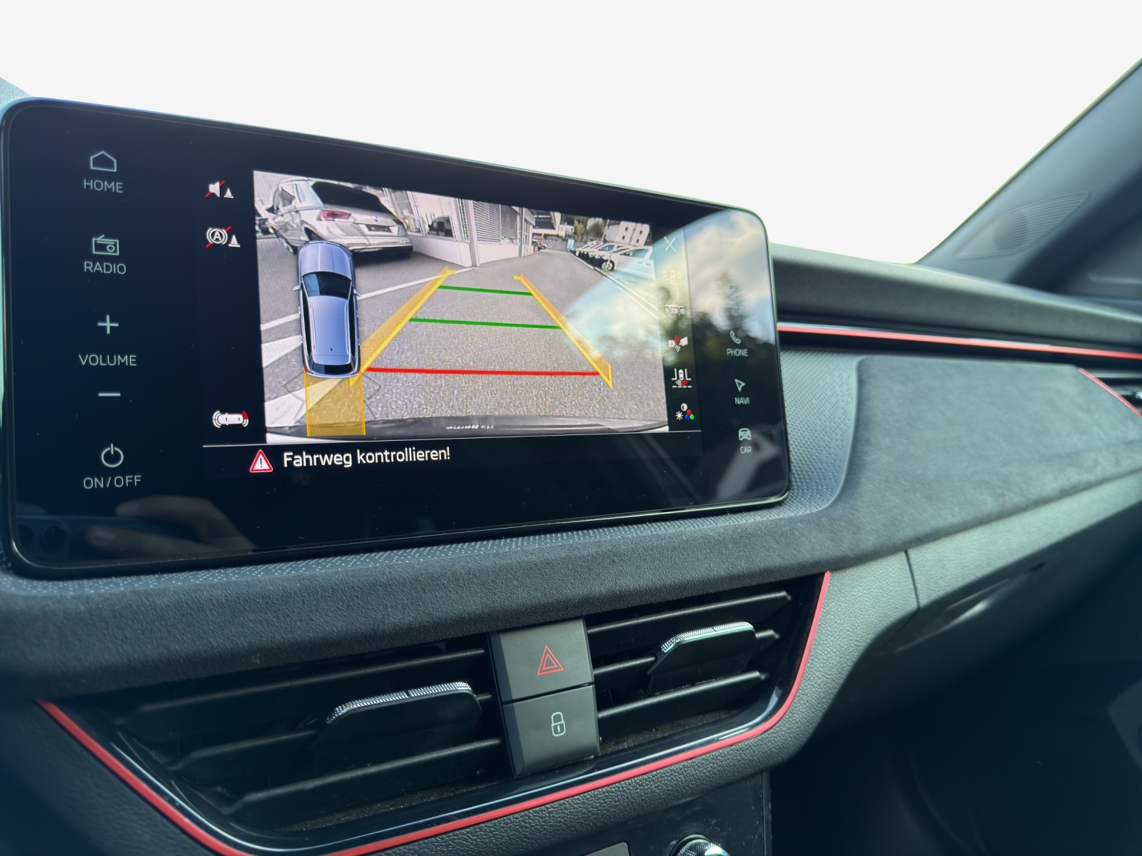 SKODA Kamiq 1.0 TSI Dynamic DSG-image-15