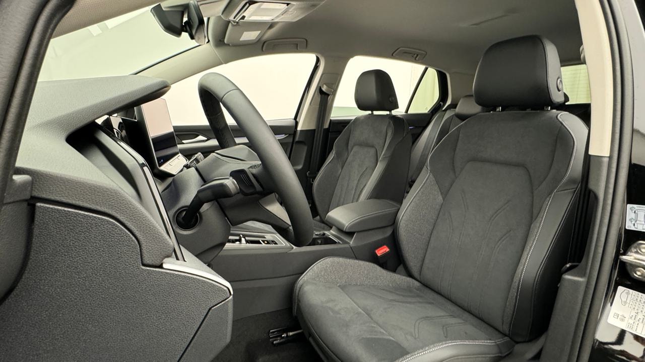 VW Golf VIII 1.5 TSI PHEV Limited-image-4