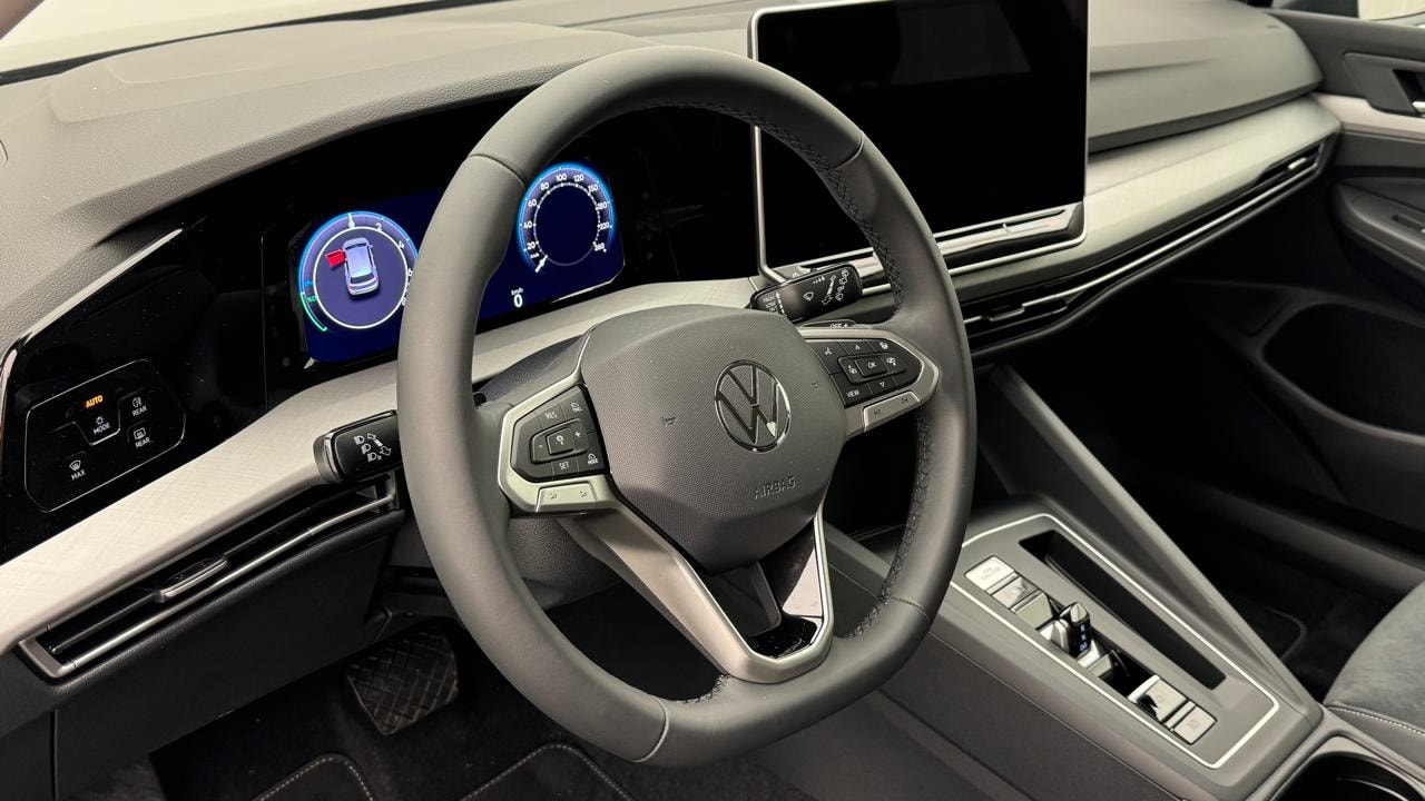 VW Golf VIII 1.5 TSI PHEV Limited-image-6