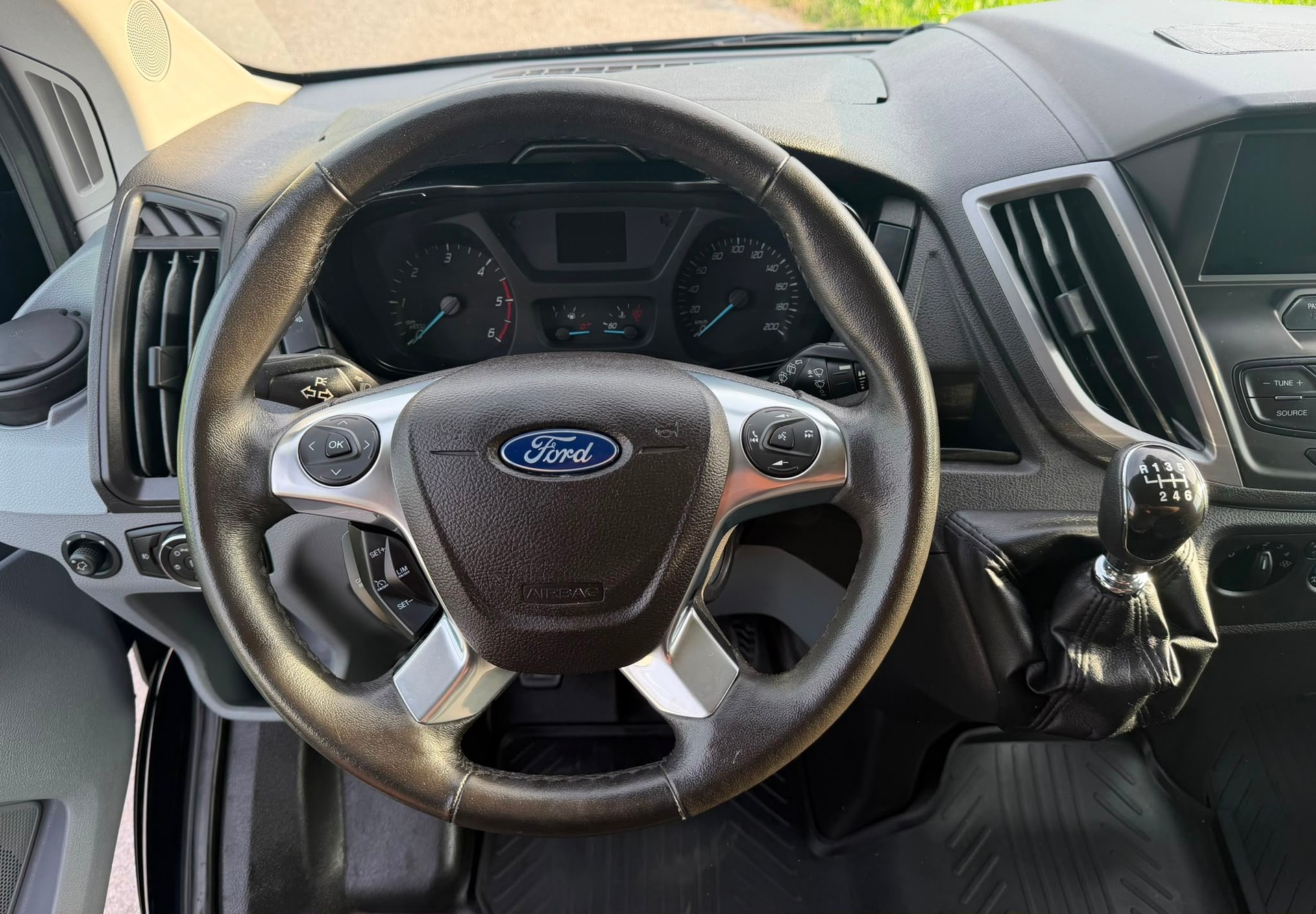 FORD Transit Van 350 L2 Trend 2.0 TDCi 170 4WD-image-10