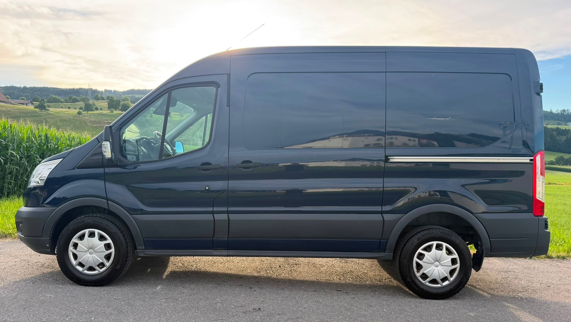 FORD Transit Van 350 L2 Trend 2.0 TDCi 170 4WD-image-2