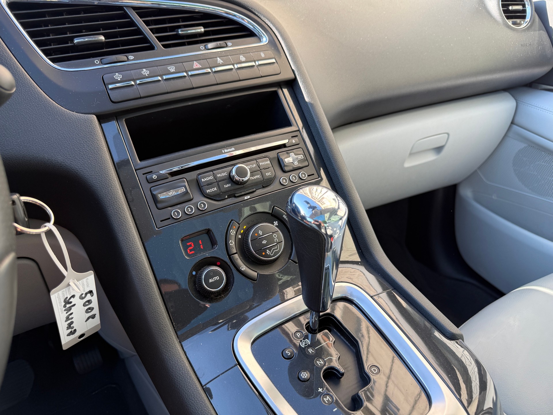 PEUGEOT 5008 1.6 16V T Sport Pack Automatic-image-8