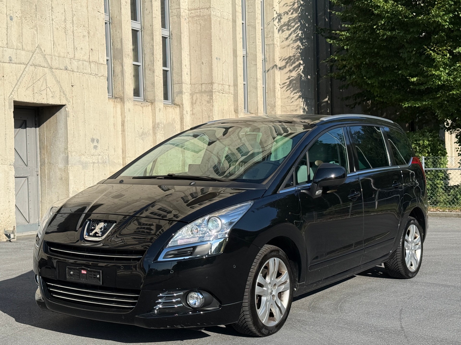 PEUGEOT 5008 1.6 16V T Sport Pack Automatic-image-0