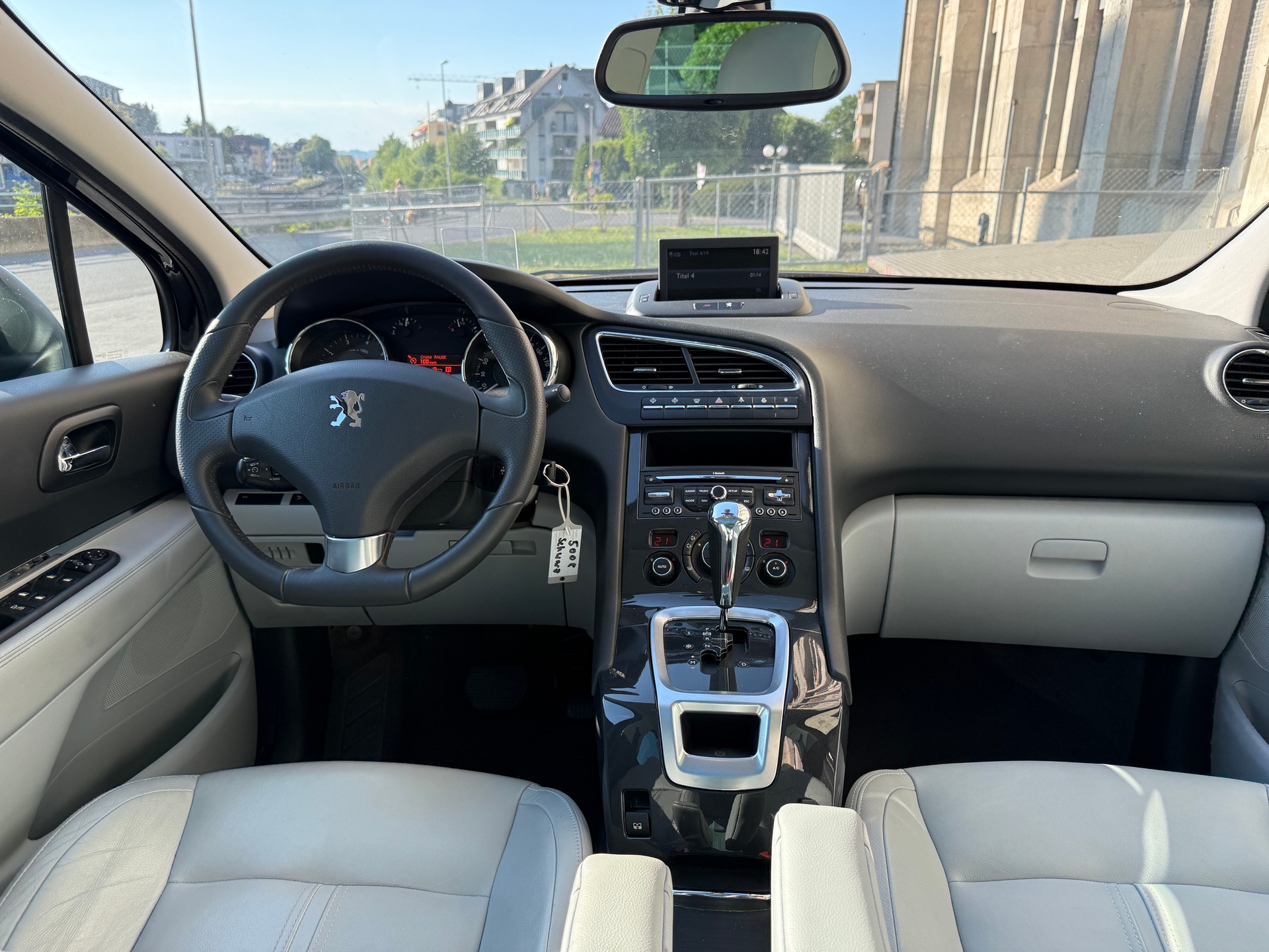 PEUGEOT 5008 1.6 16V T Sport Pack Automatic-image-6