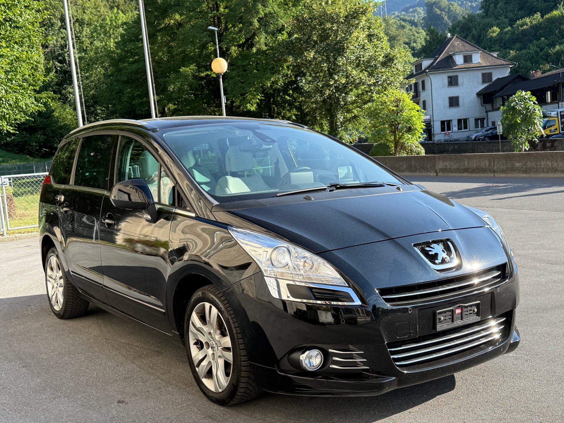 PEUGEOT 5008 1.6 16V T Sport Pack Automatic-image-11