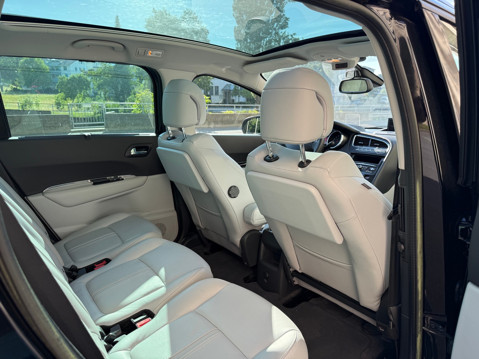 PEUGEOT 5008 1.6 16V T Sport Pack Automatic-image-9