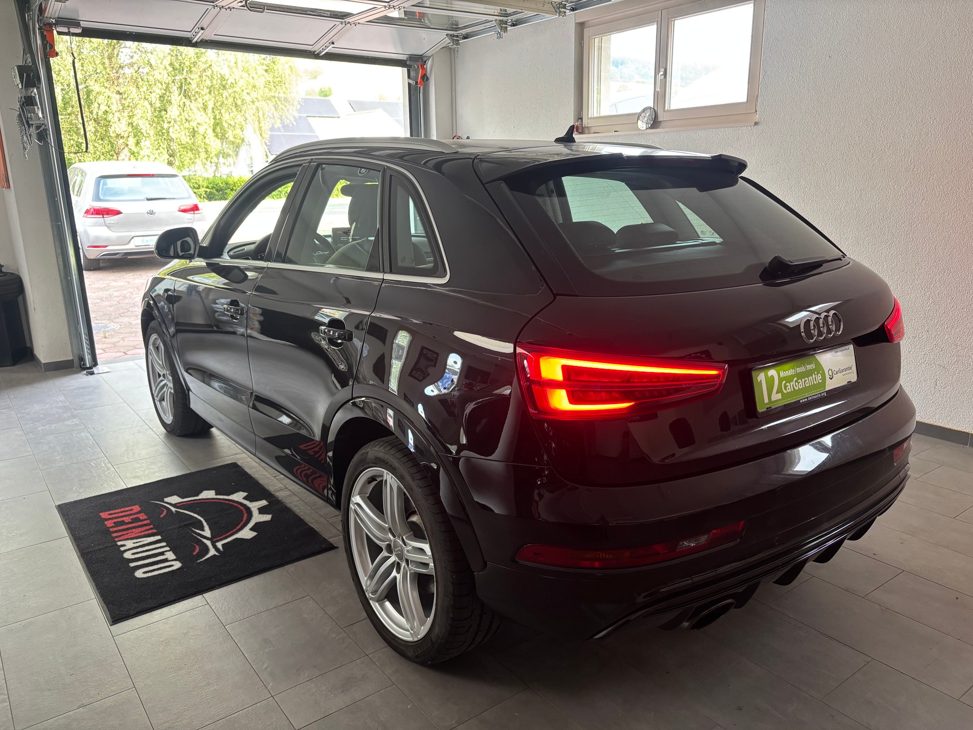 AUDI RS Q3 2.5 TFSI quattro S-tronic-image-2