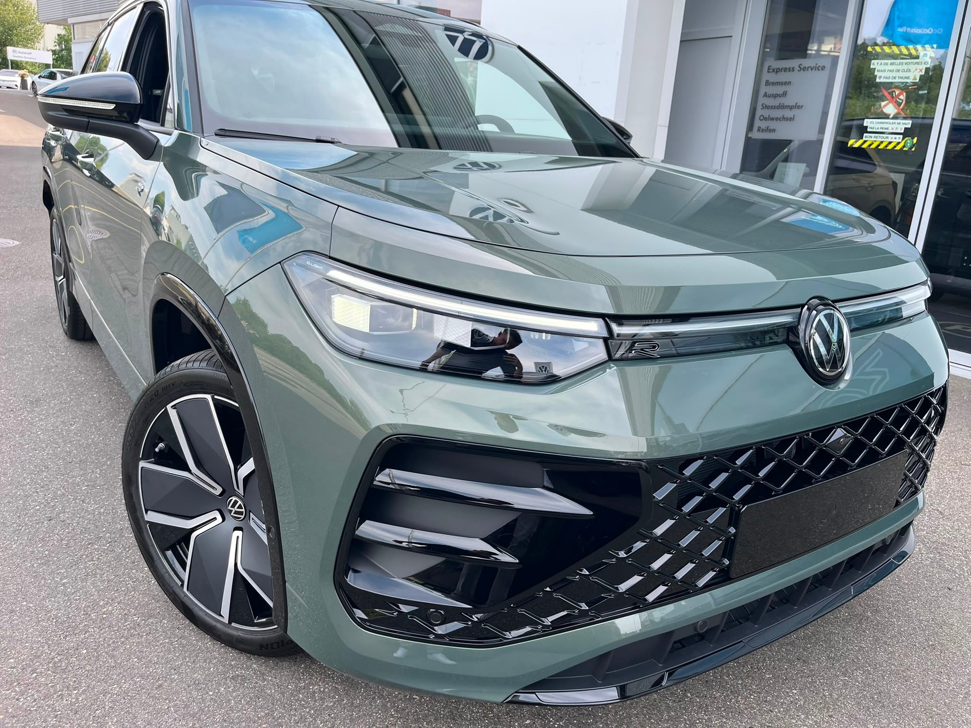 VW Tayron 2.0 TSI R-Line United DSG 4Motion-image-1
