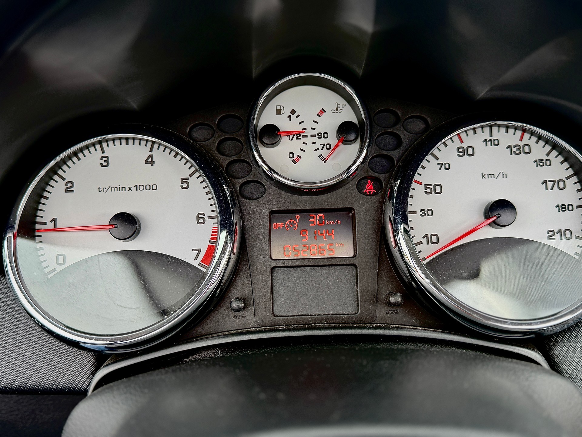 PEUGEOT 207 CC 1.6 16V Swiss Edition-image-14
