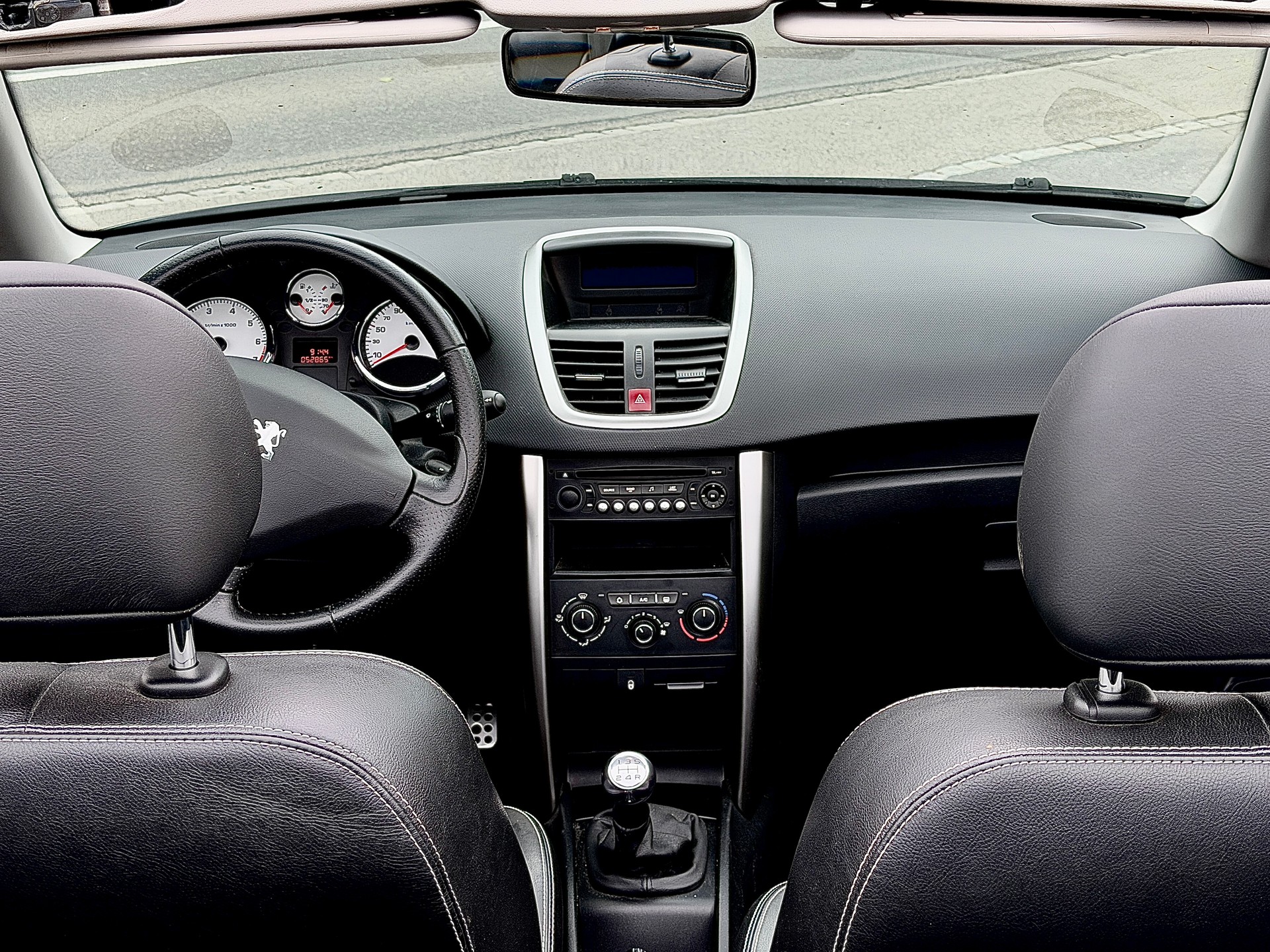 PEUGEOT 207 CC 1.6 16V Swiss Edition-image-10