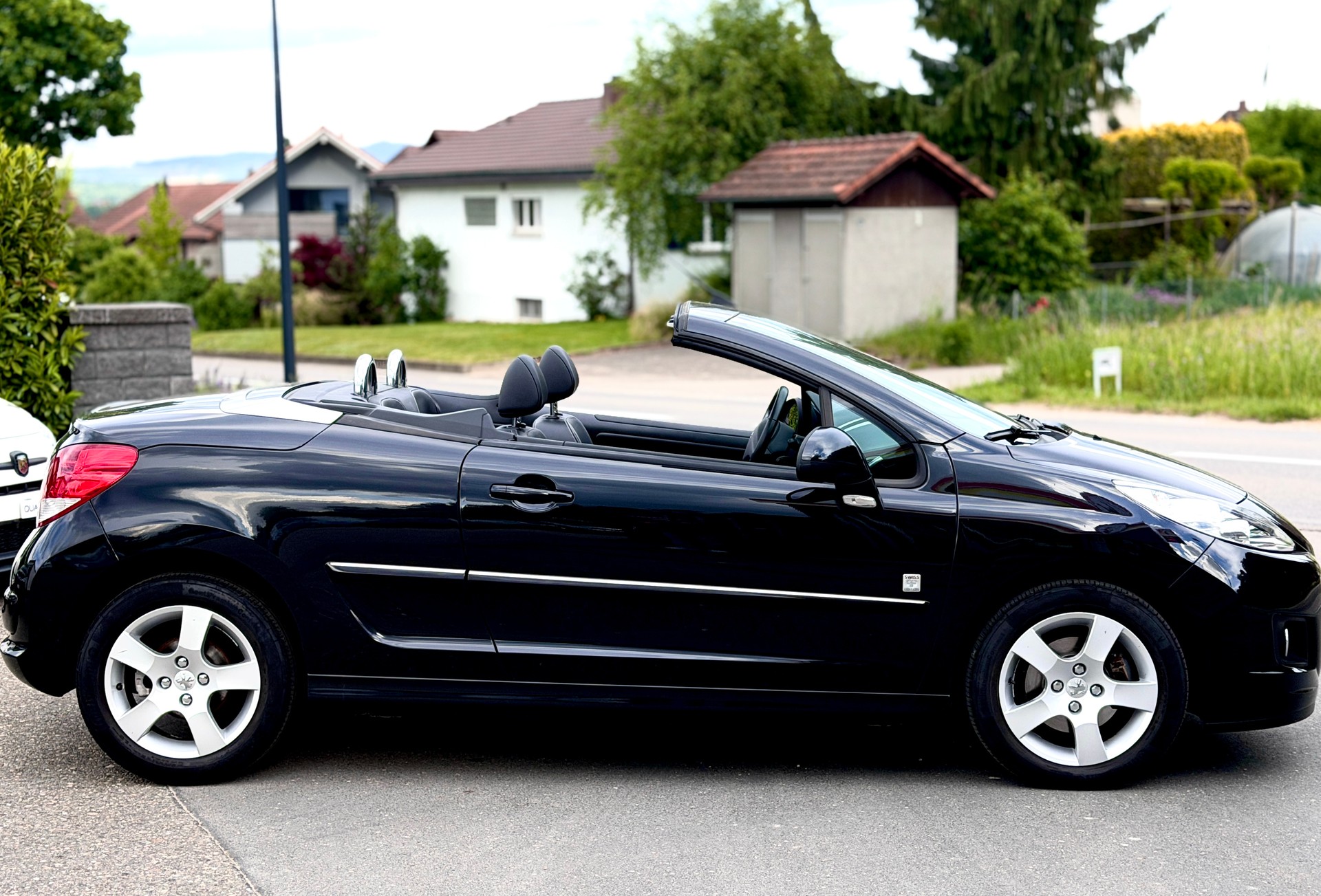 PEUGEOT 207 CC 1.6 16V Swiss Edition-image-1