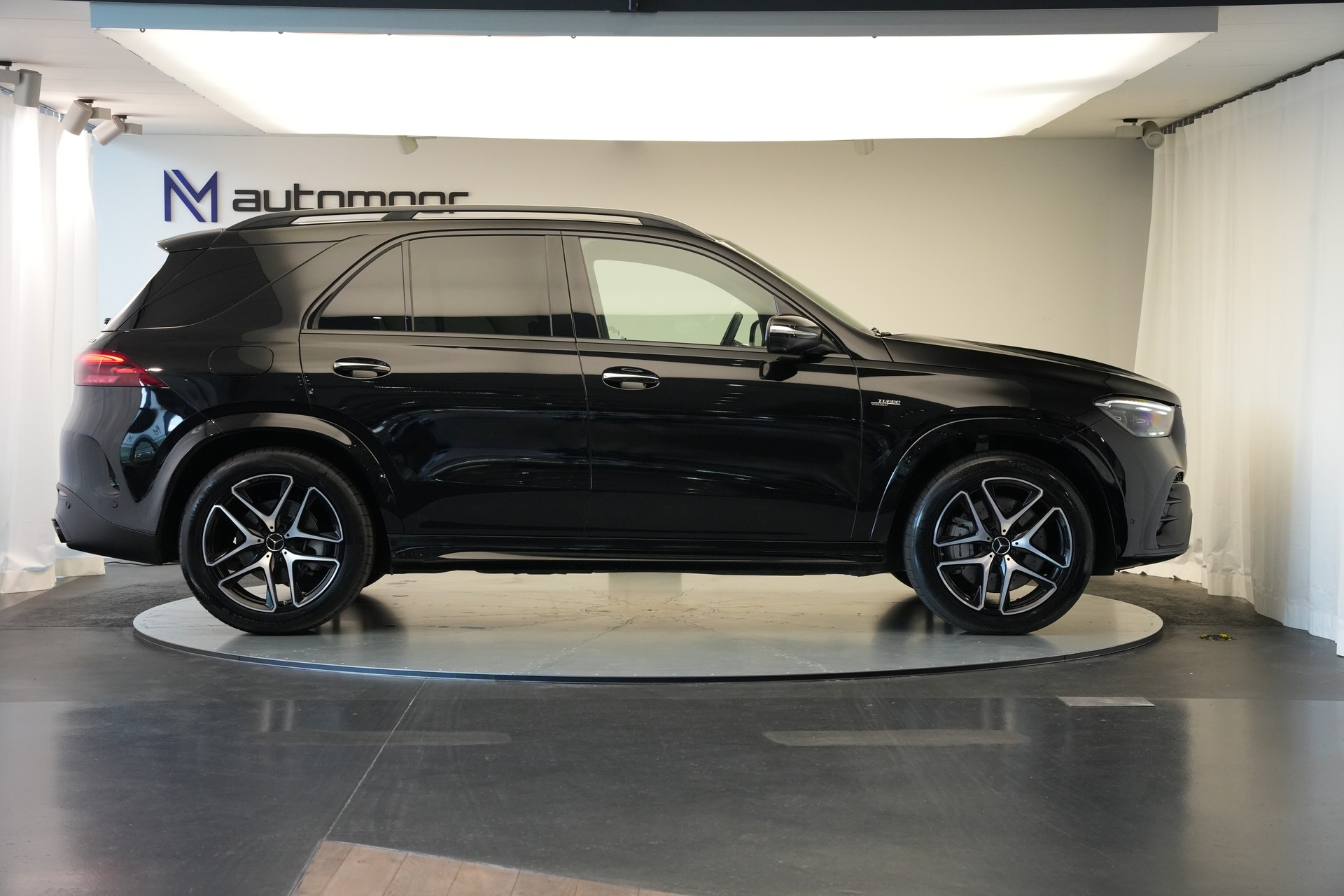 MERCEDES-BENZ GLE 53 AMG 4Matic+ 9G-Speedshift-showroom-element-3