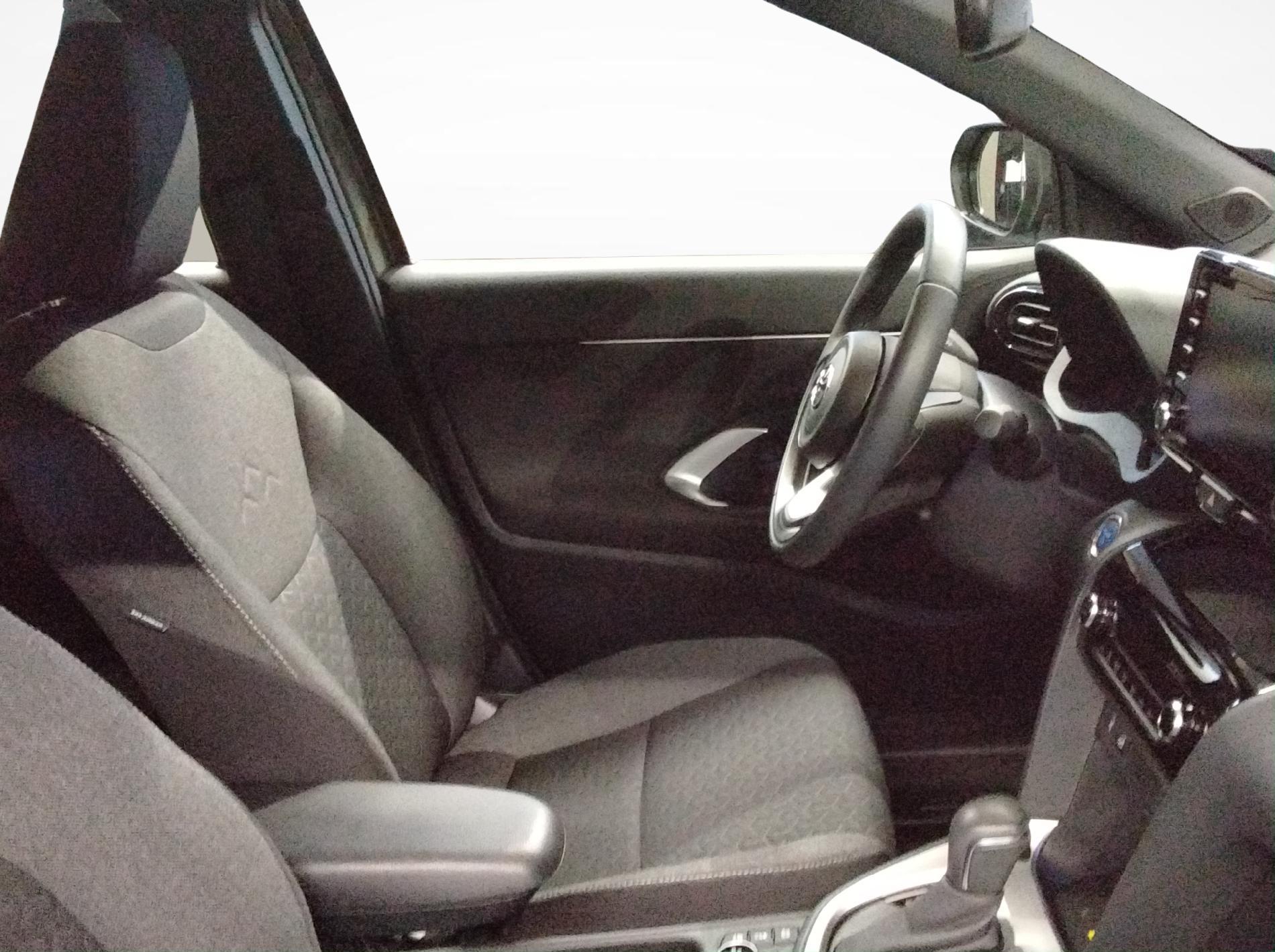 TOYOTA Yaris Cross 1.5 VVT-i HSD Trend AWD-i-image-9