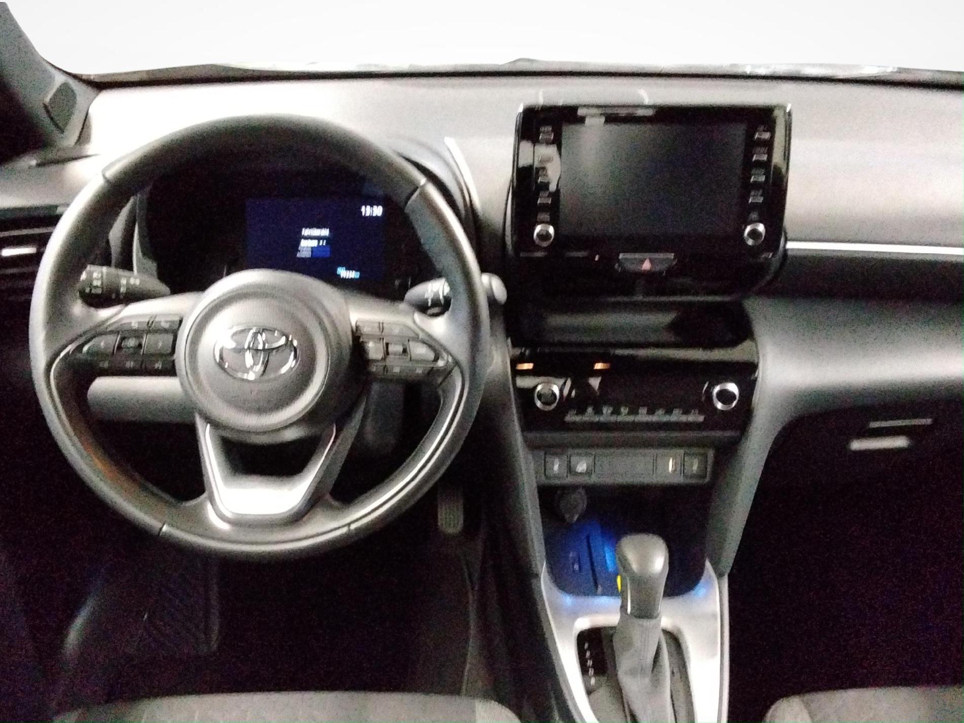 TOYOTA Yaris Cross 1.5 VVT-i HSD Trend AWD-i-image-8