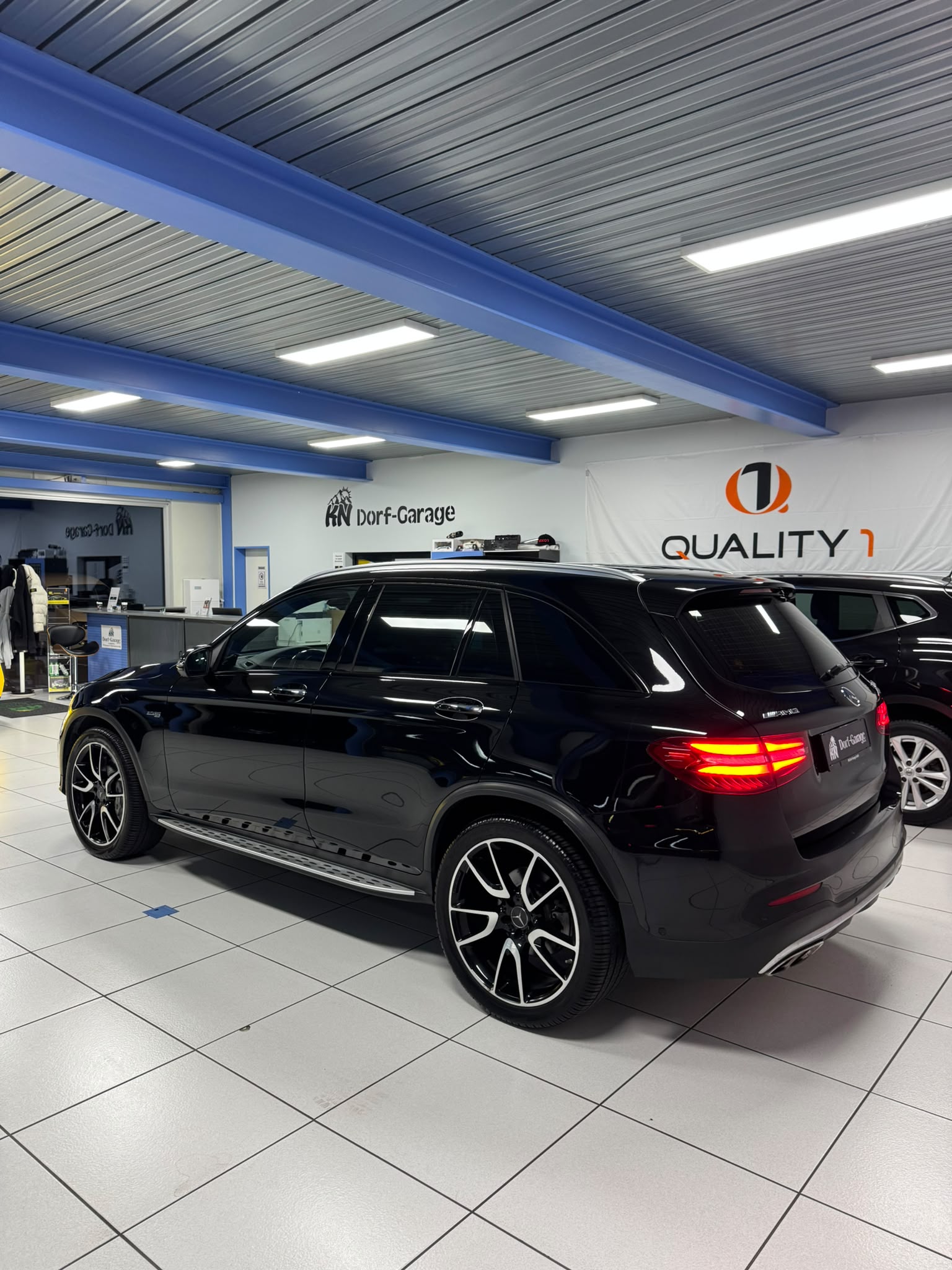 MERCEDES-BENZ GLC 43 AMG 4Matic 9G-Tronic-showroom-element-3