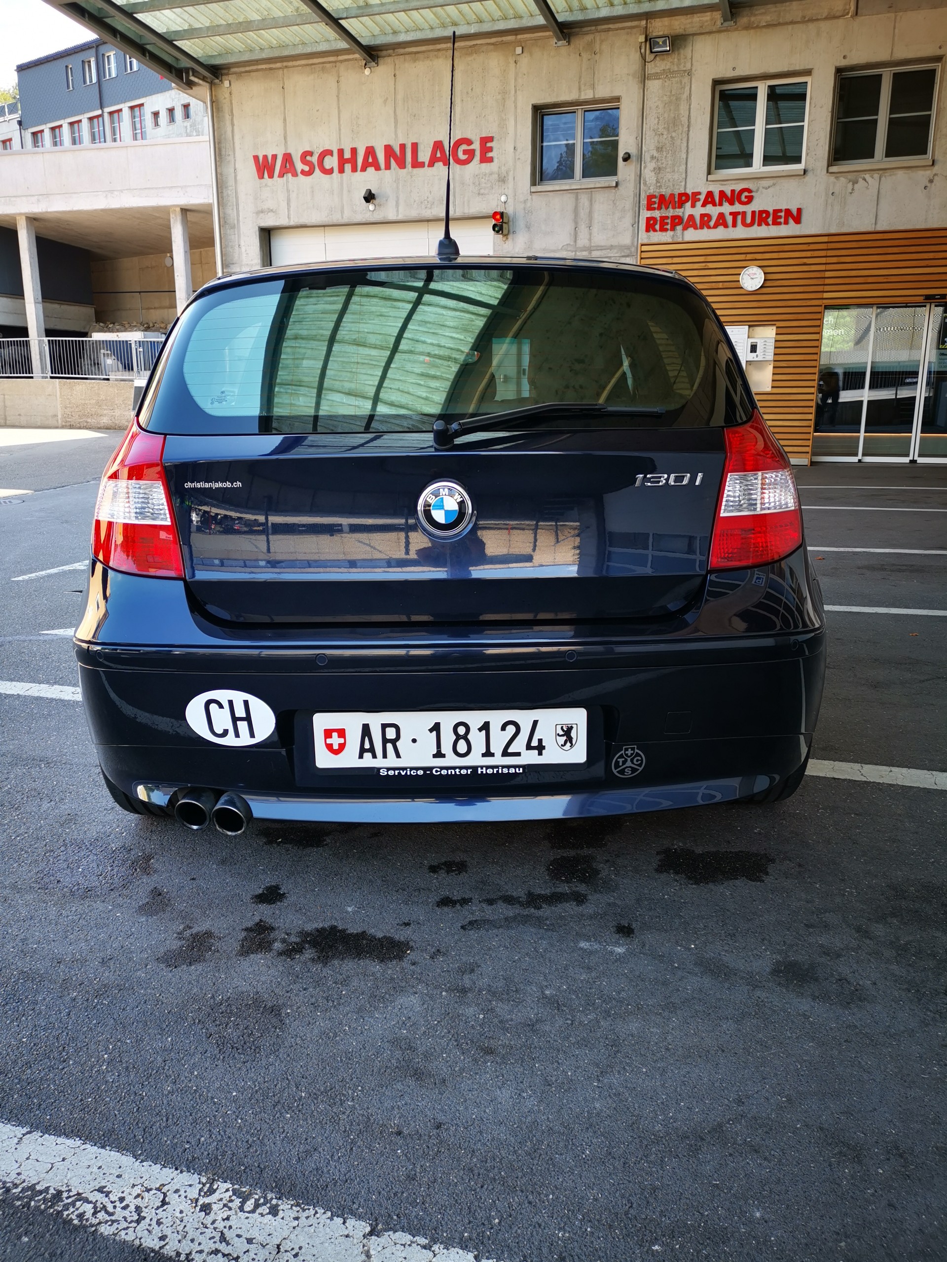 BMW 130i-image-4