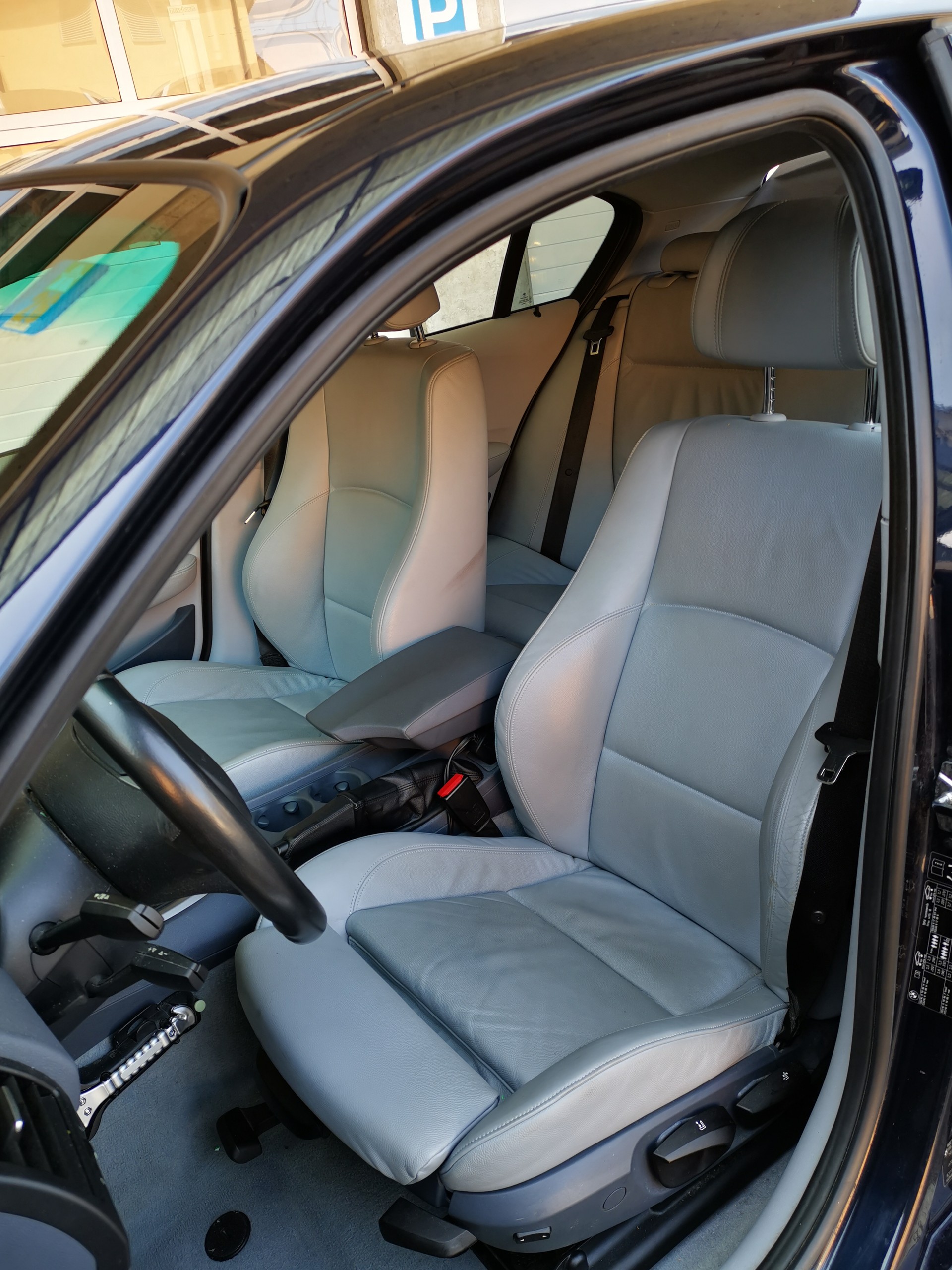 BMW 130i-image-5