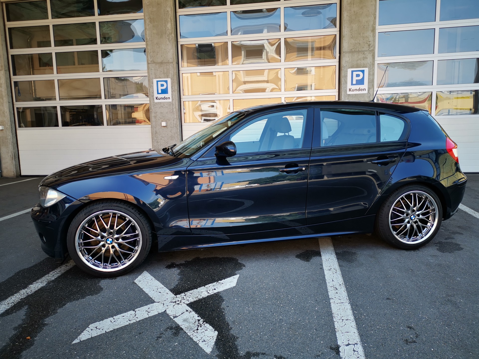 BMW 130i-image-2