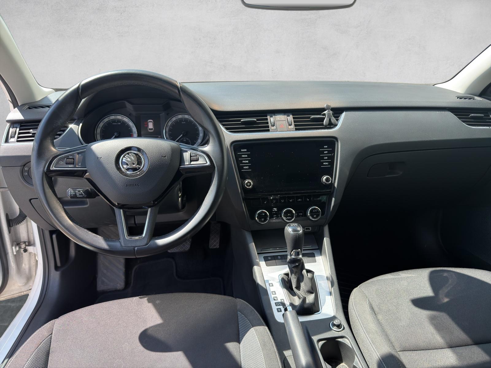 SKODA Octavia Combi 2.0 TDI Ambition DSG-image-5