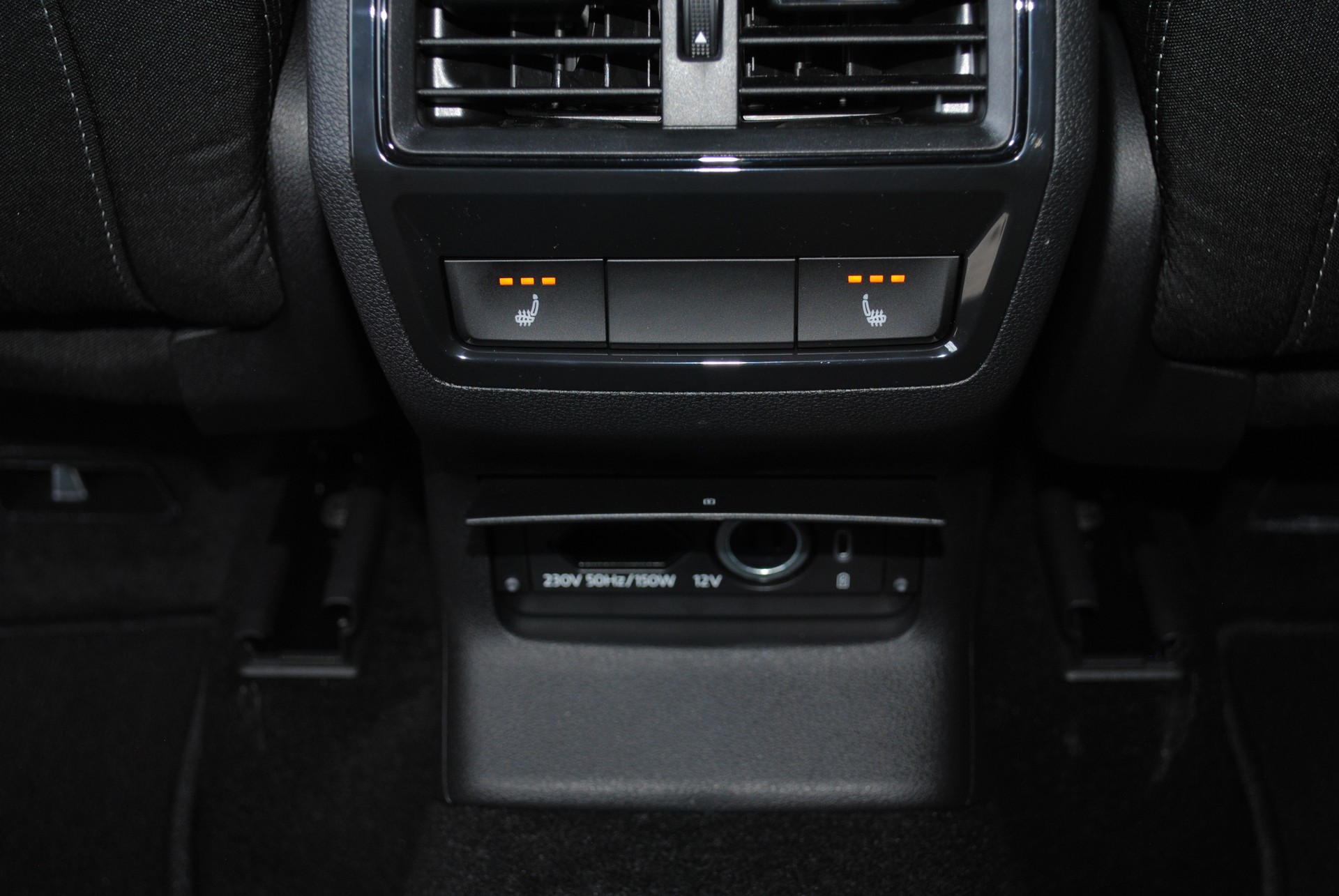 SKODA Karoq 1.5 TSI SportLine DSG-image-16