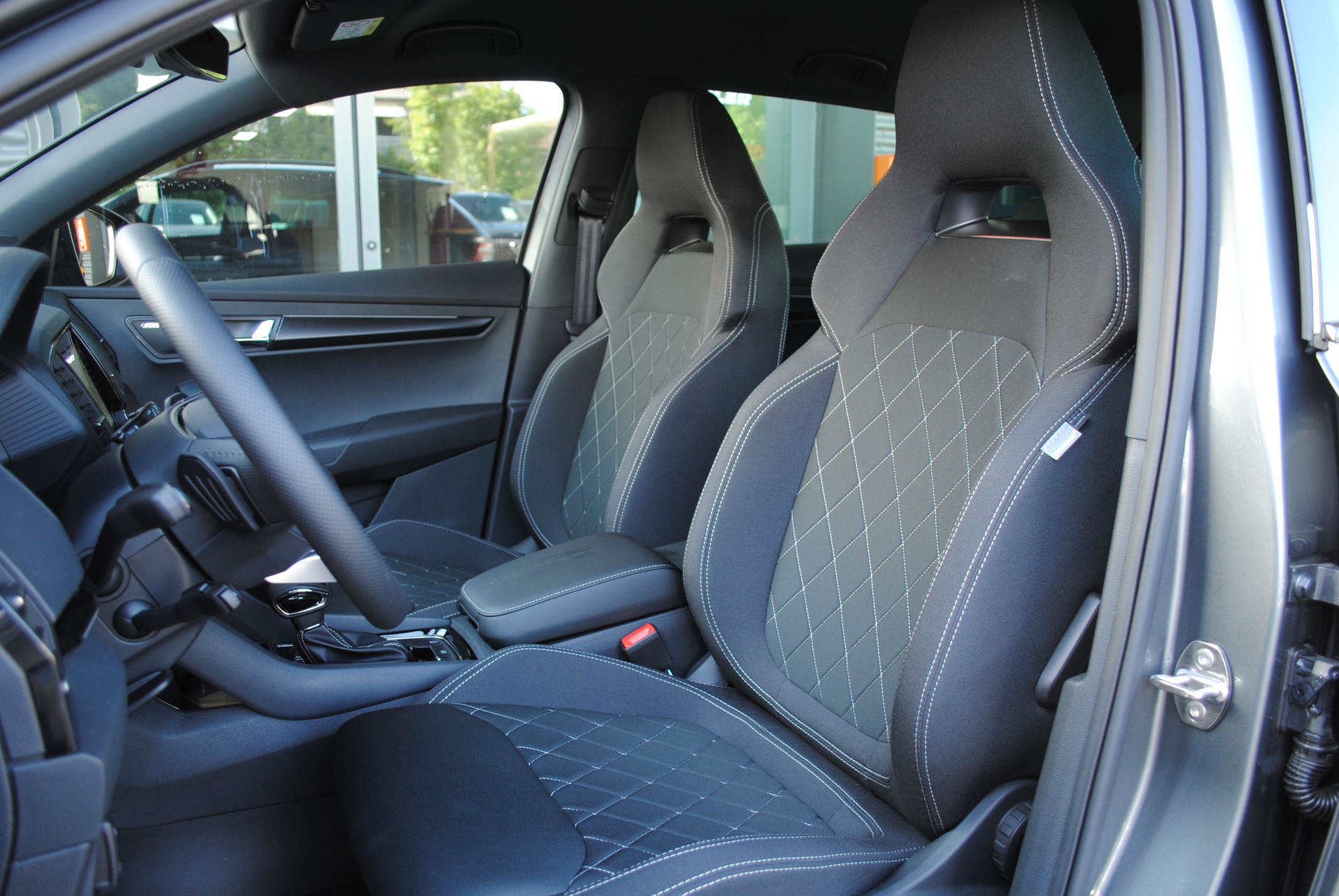SKODA Karoq 1.5 TSI SportLine DSG-image-3