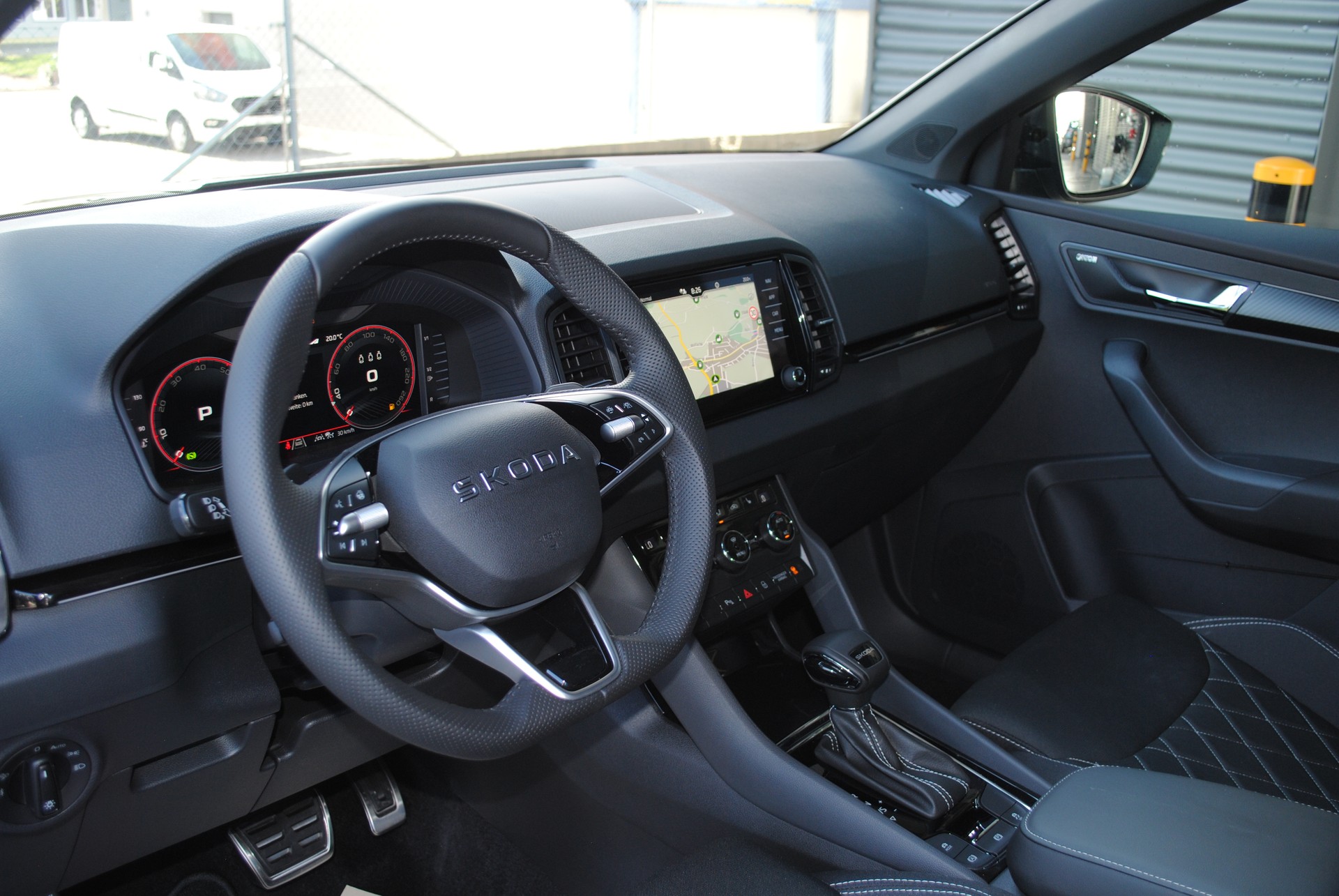 SKODA Karoq 1.5 TSI SportLine DSG-image-4
