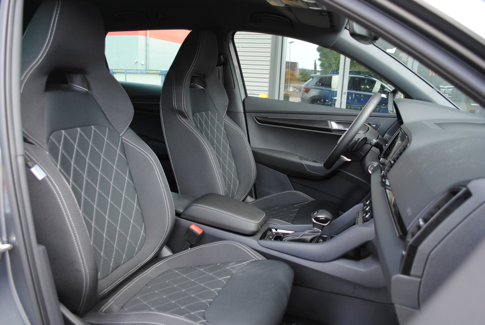 SKODA Karoq 1.5 TSI SportLine DSG-image-14