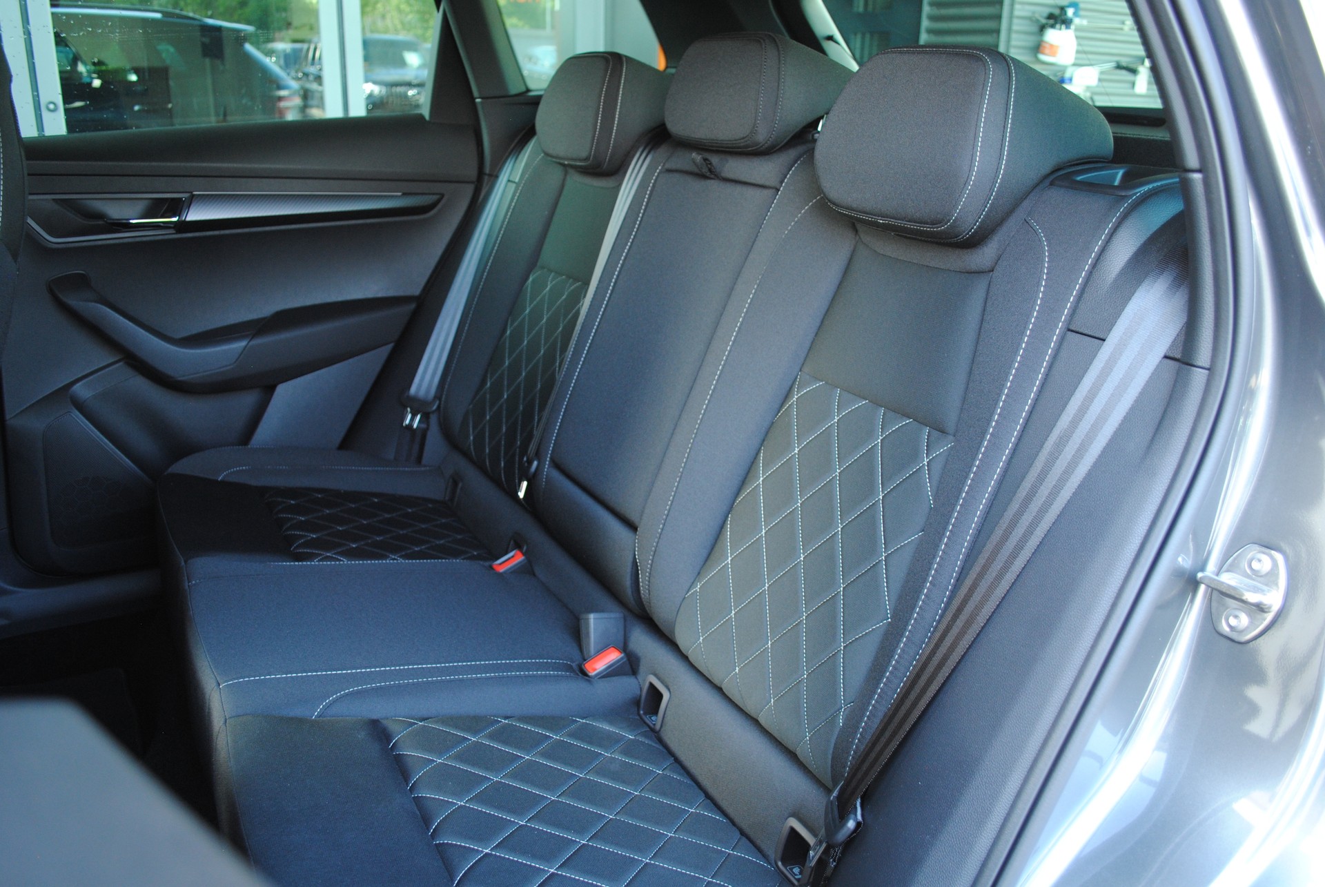 SKODA Karoq 1.5 TSI SportLine DSG-image-8