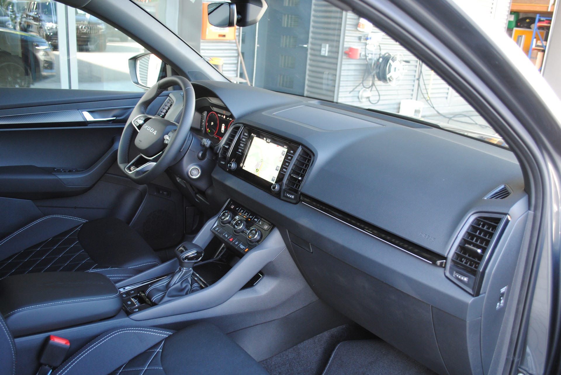 SKODA Karoq 1.5 TSI SportLine DSG-image-2