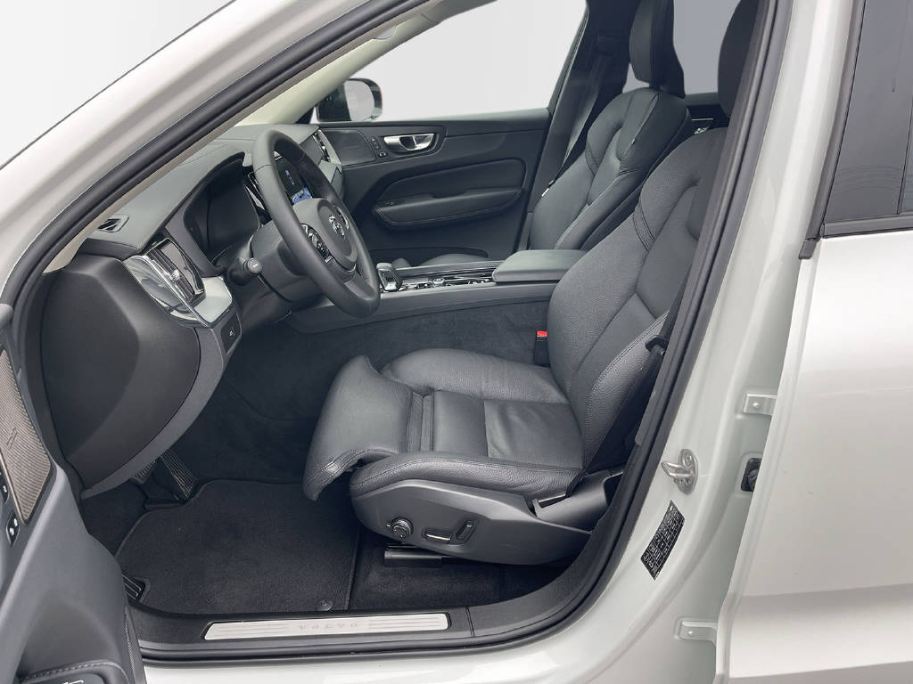 VOLVO XC60 2.0 B5 MH Ultimate Dark AWD-image-13