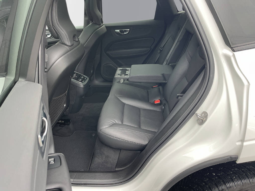 VOLVO XC60 2.0 B5 MH Ultimate Dark AWD-image-9