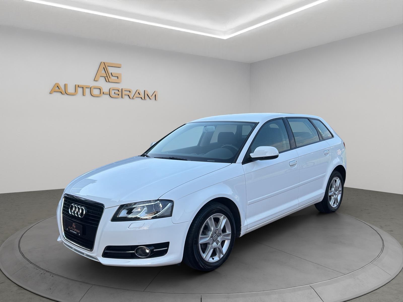 AUDI A3 Sportback 1.4 TFSI Attraction-image-0