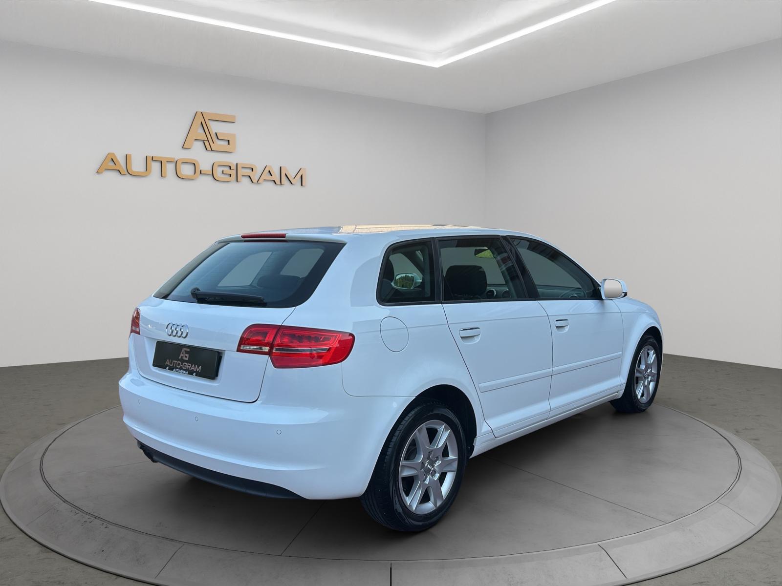 AUDI A3 Sportback 1.4 TFSI Attraction-image-4