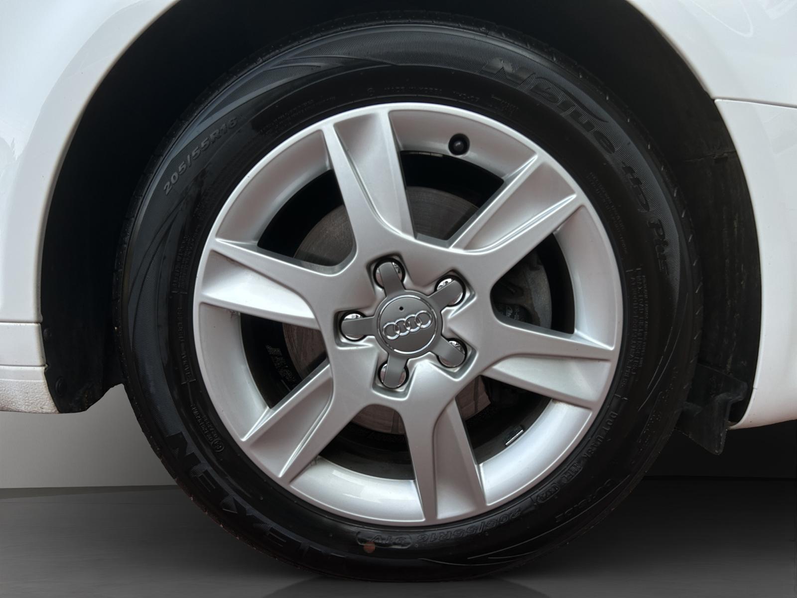 AUDI A3 Sportback 1.4 TFSI Attraction-image-8